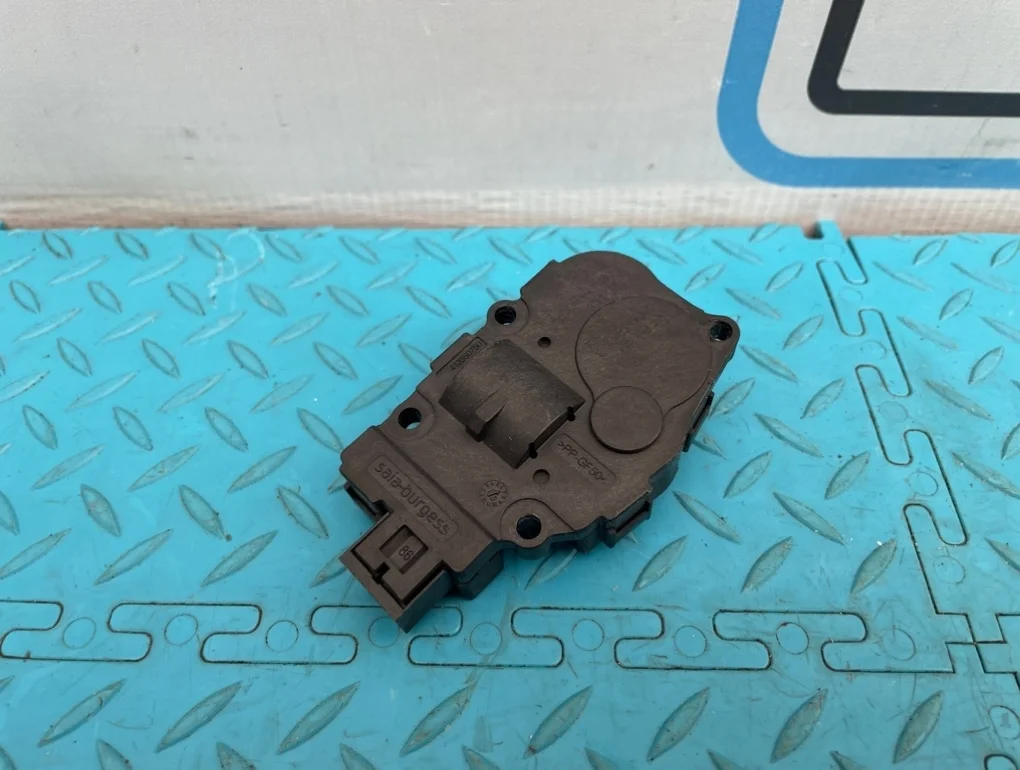 Моторчик заслонки печки (тепло холод) Mercedes-Benz S-Class 2013 A2219062500 W222 278.929 4.7