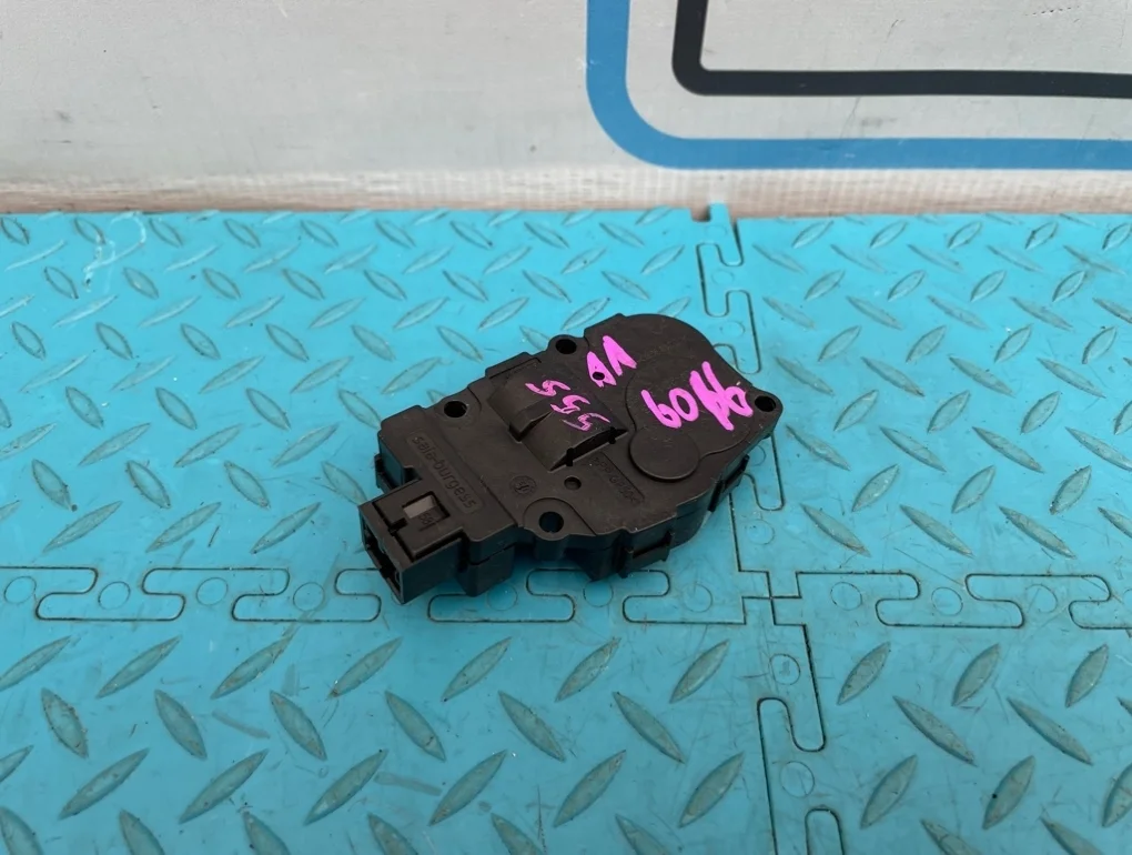 Моторчик заслонки печки (тепло холод) Mercedes-Benz S-Class 2013 A2219062500 W222 278.929 4.7