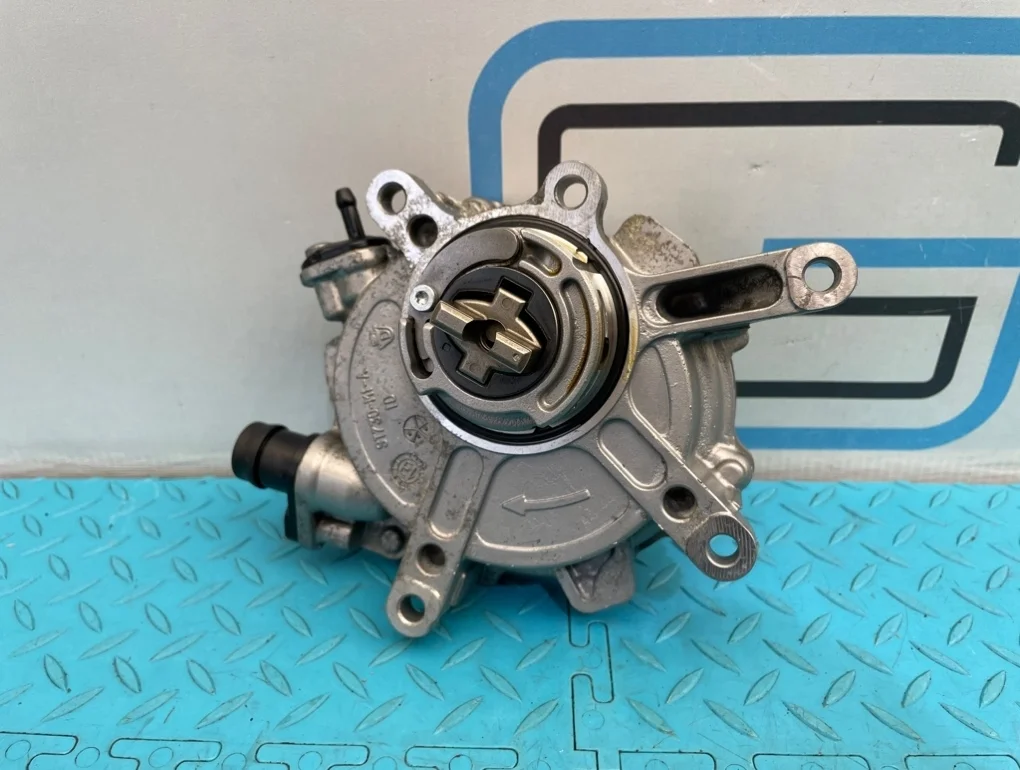 Насос вакуумный Mercedes-Benz S-Class 2013 A2762300365 W222 278.929 4.7