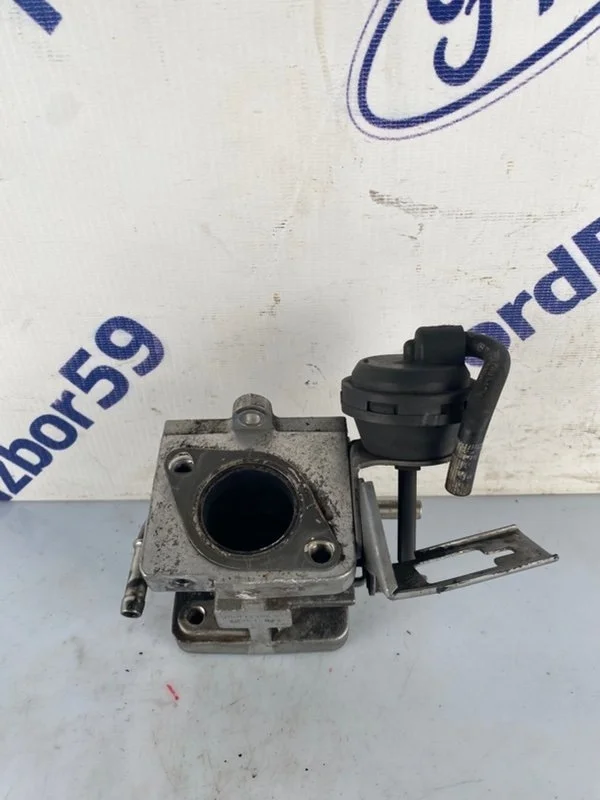 Заслонка воздушная Audi Q7 2007 059131063D 4L 3.0 (BUG)