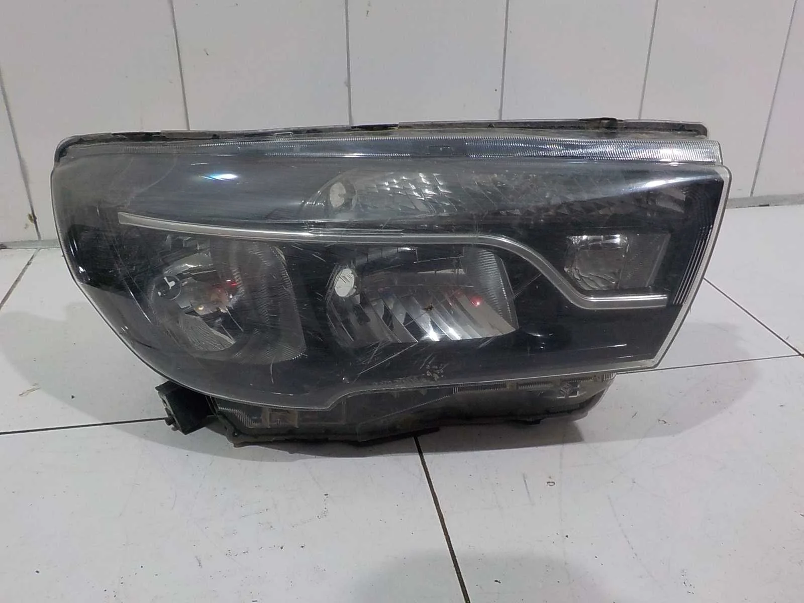 Фара ВАЗ (LADA) Vesta I (2015—2023)  Право