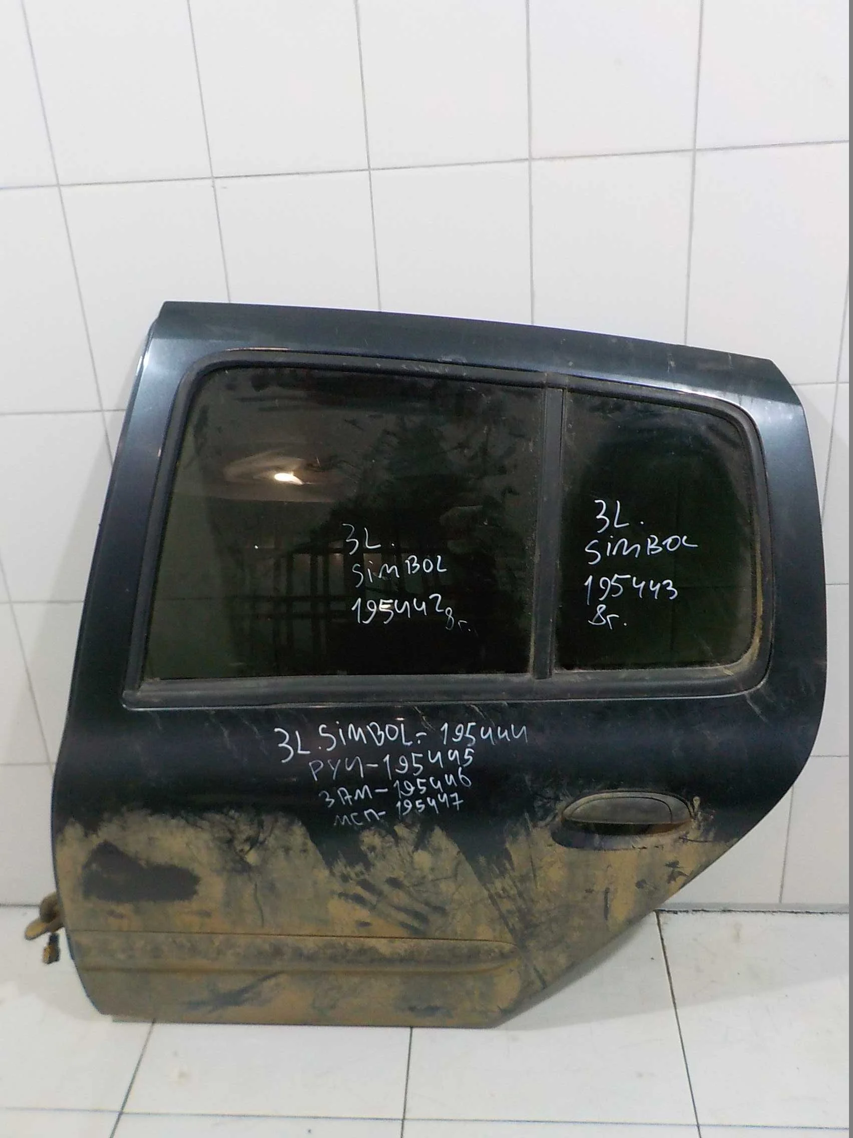 Дверь Renault Symbol I рестайлинг (2002—2006) Зад Лево