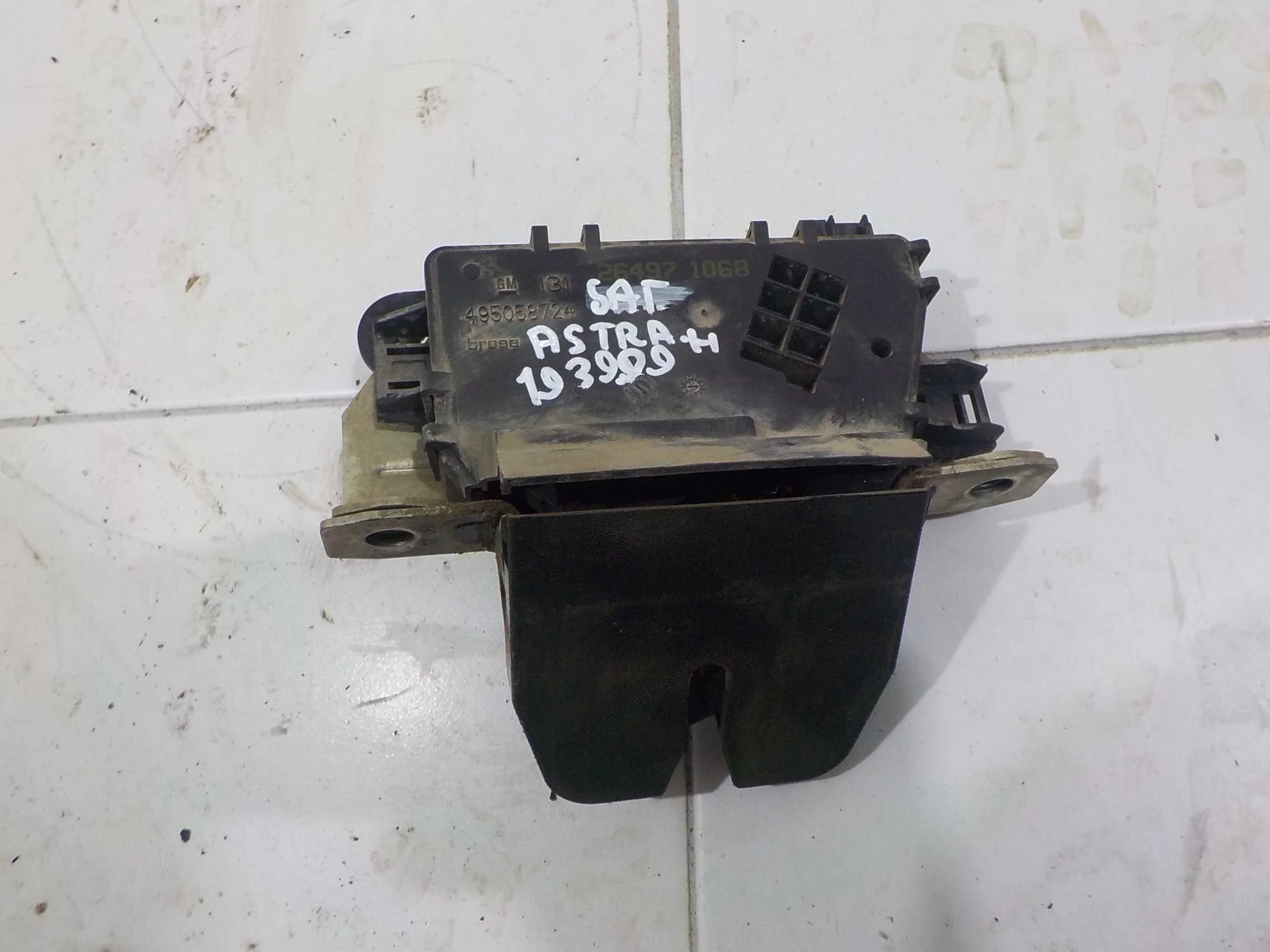 Замок крышки багажника Opel Astra H (2004—2007)