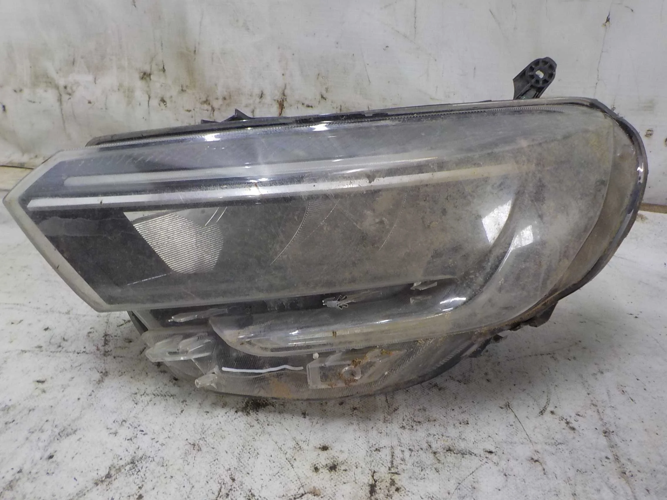 Фара ВАЗ (LADA) Vesta I (2015—2023)  Лево