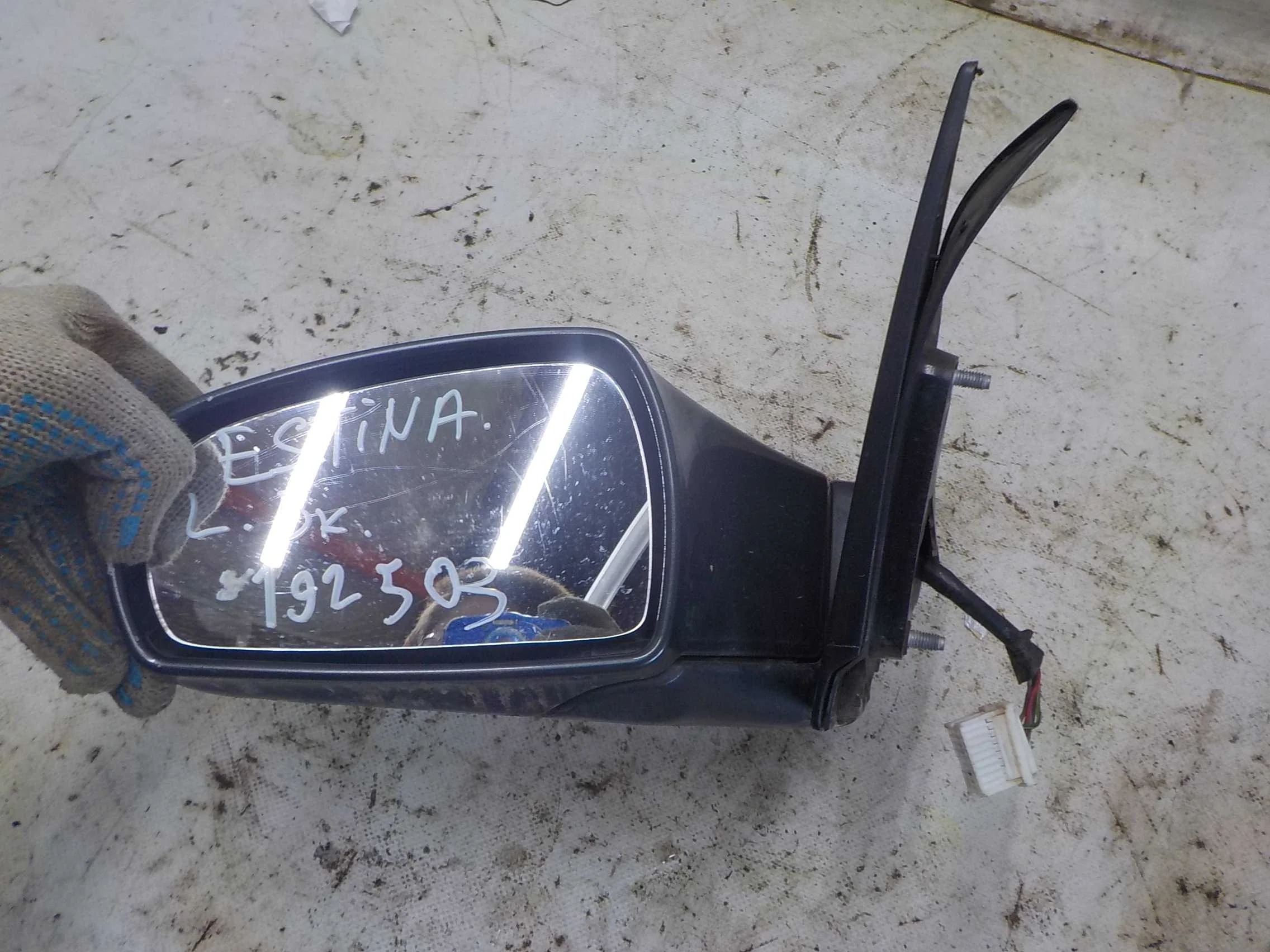 Зеркало Vortex Estina I (2008—2012)  Лево