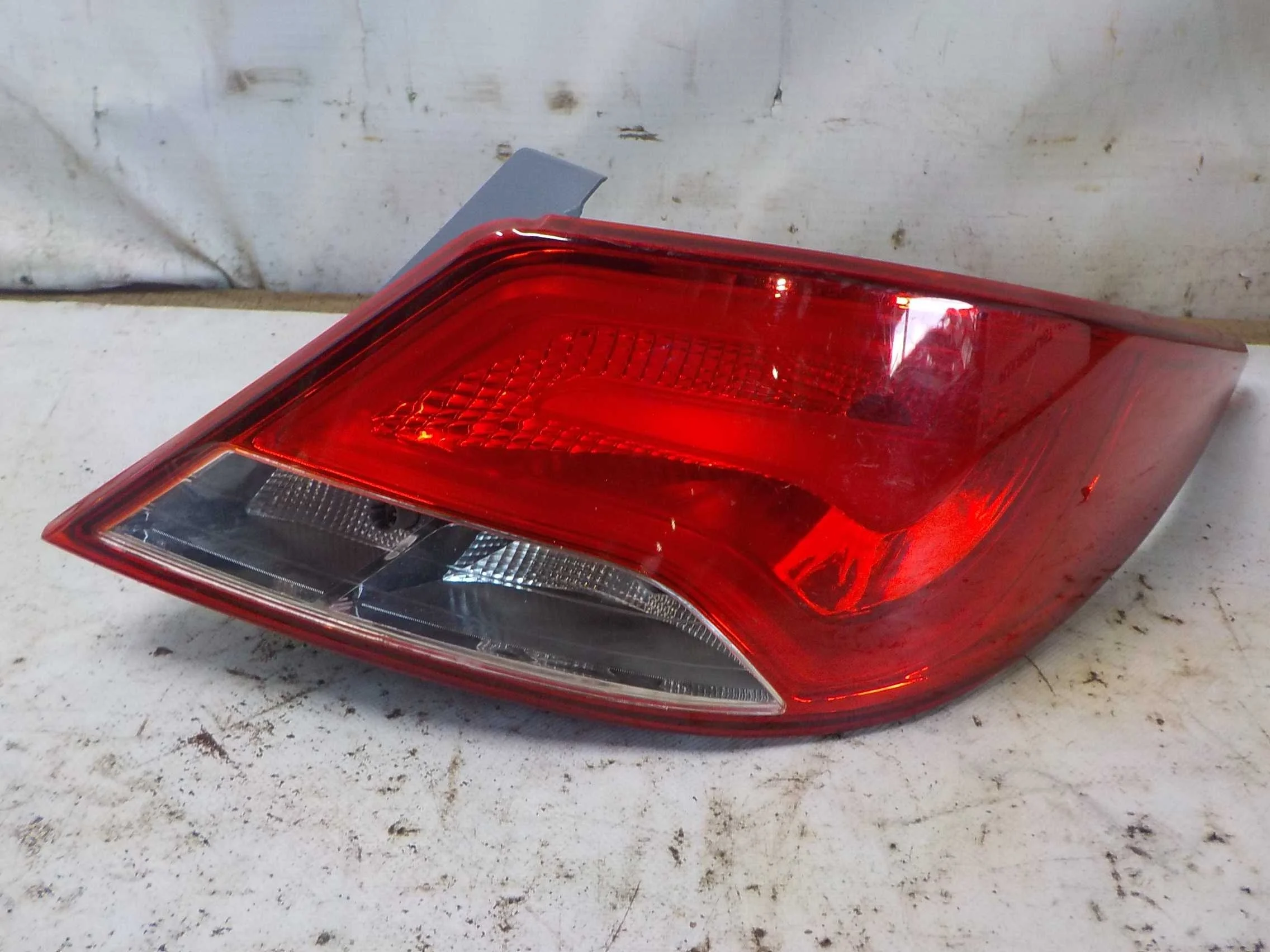 Фонарь Hyundai Solaris I (2010—2014)  Право