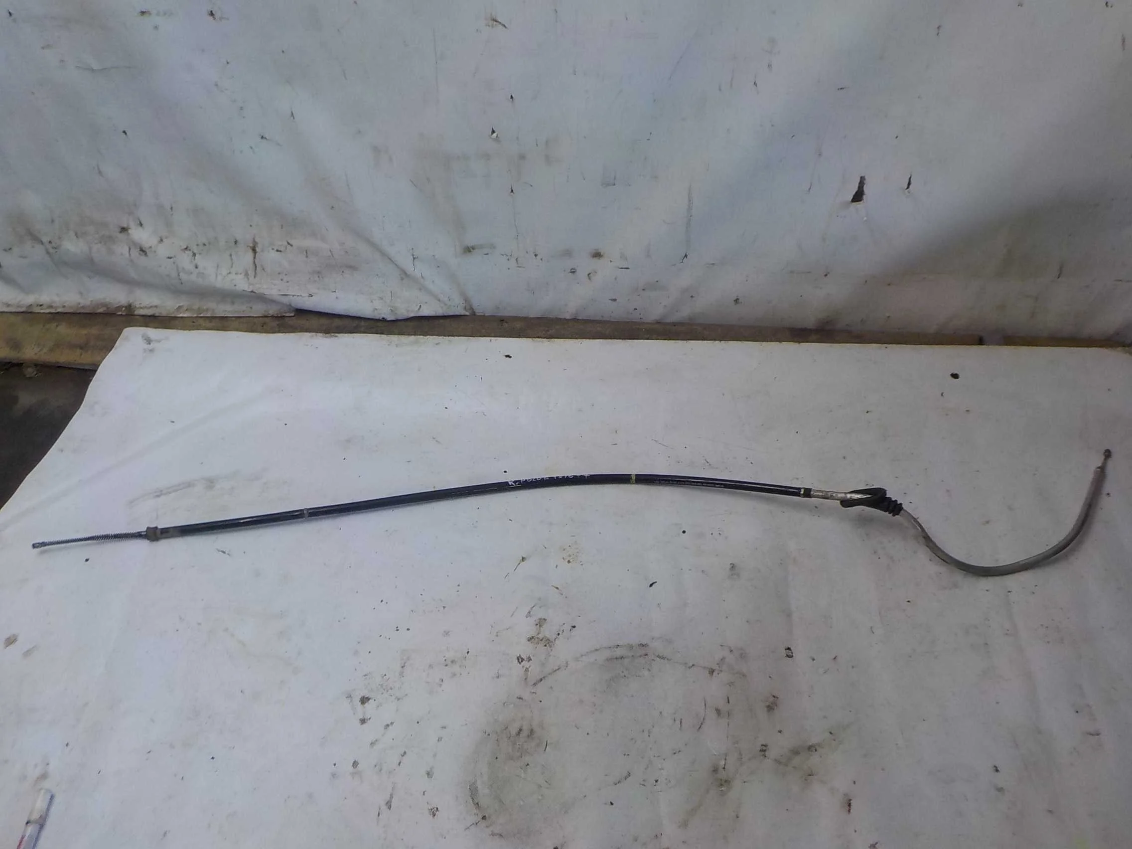 тросик ручника Skoda Rapid I (2012—2017)  Право