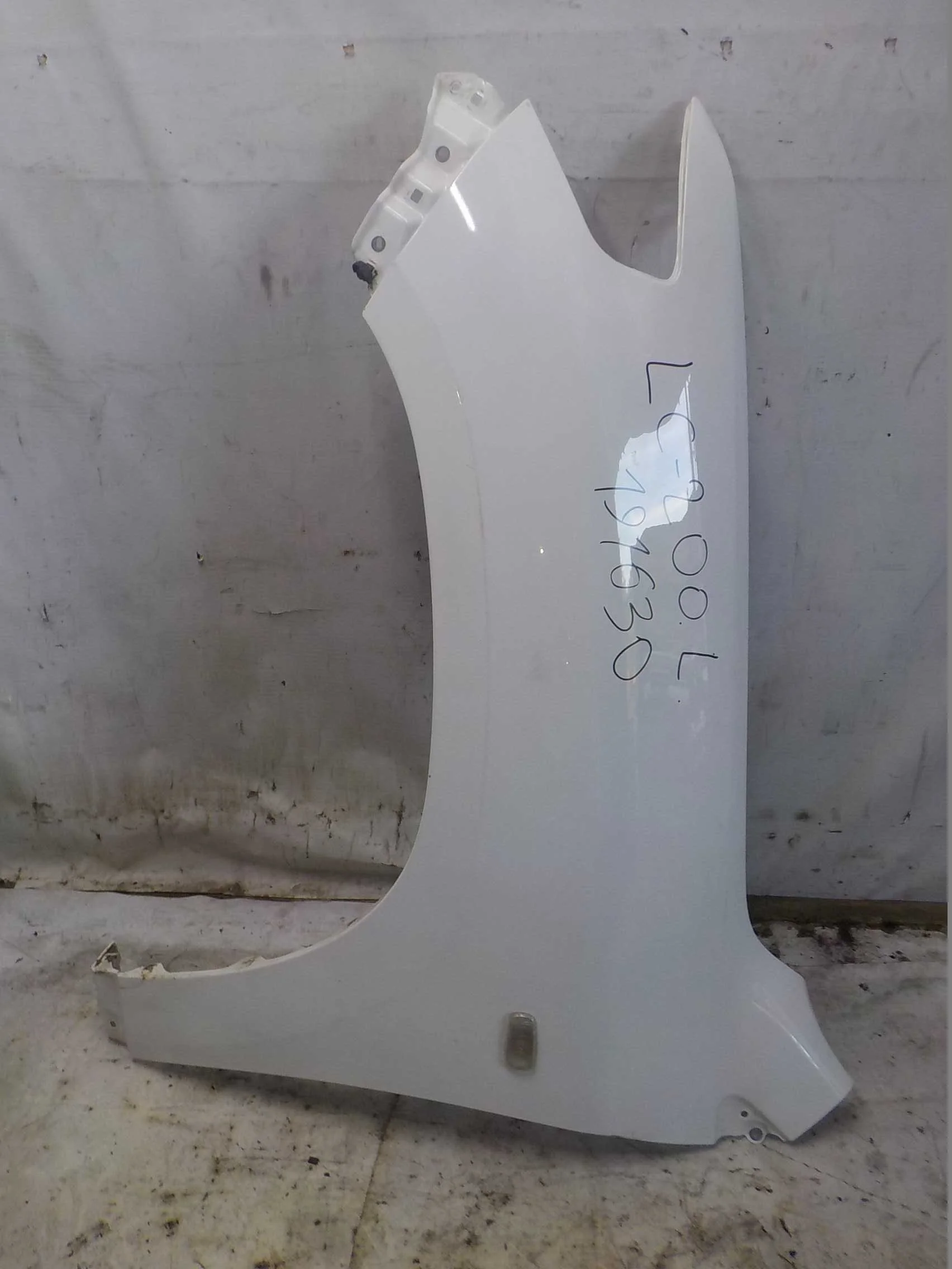 Крыло Toyota Land Cruiser 200 (2007—2012) Перед Лево