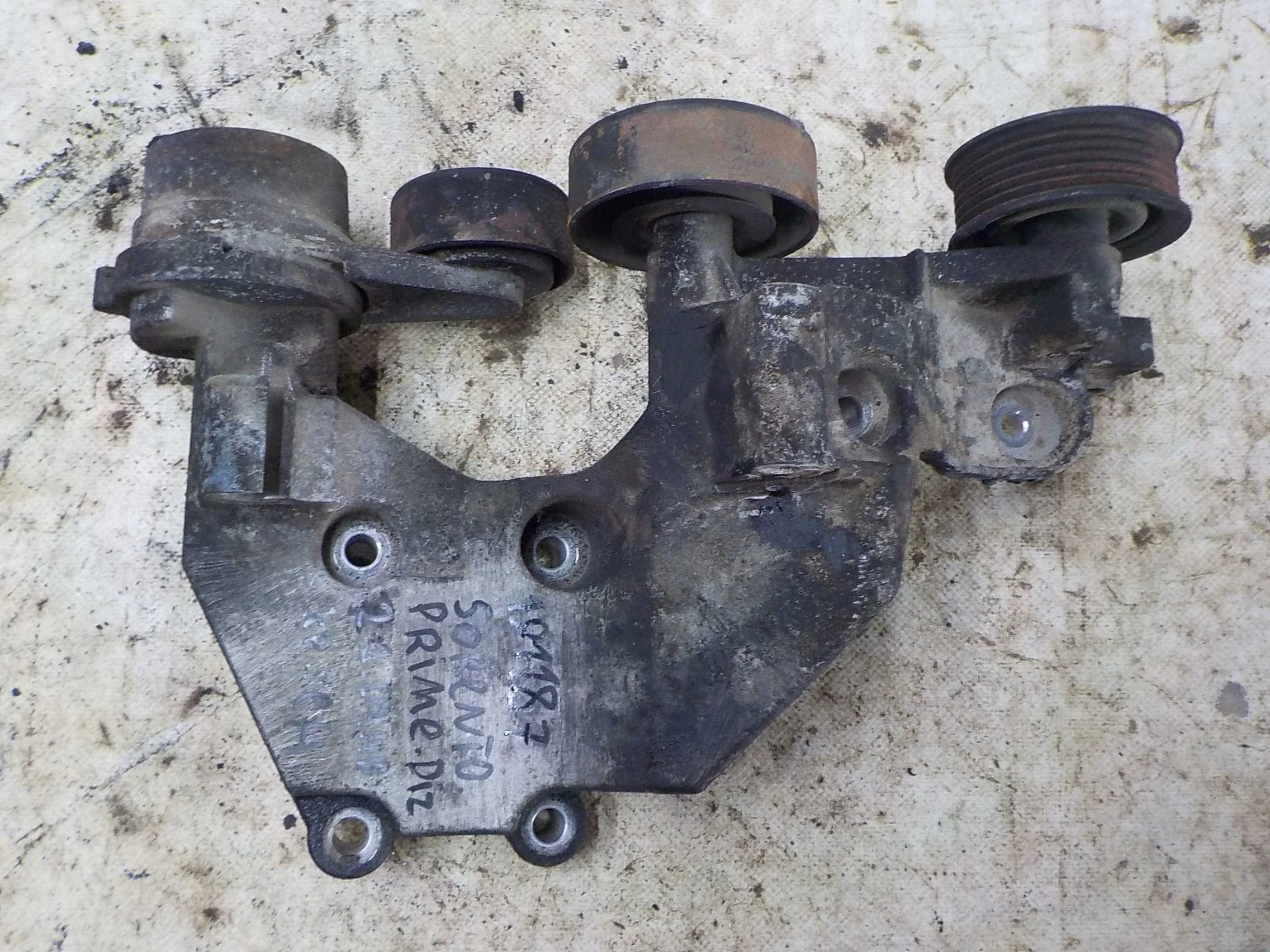 Кронштейн генератора Hyundai ix35 I (2009—2013)