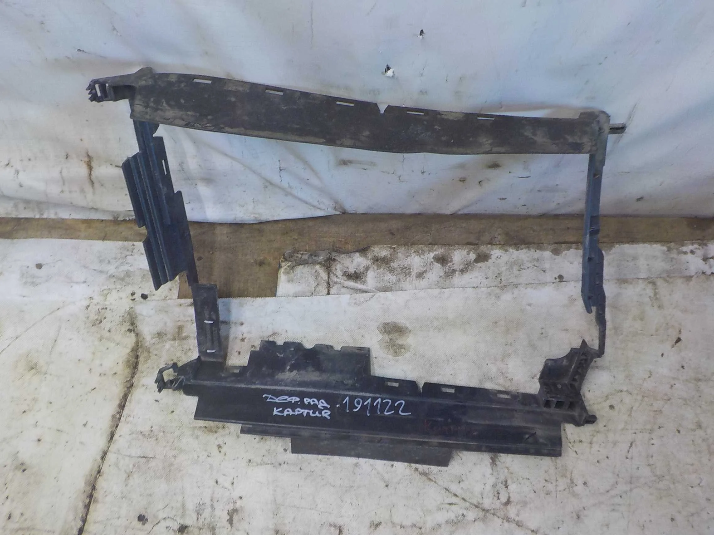 Дефлектор радиатора Renault Kaptur I (2016—2020)