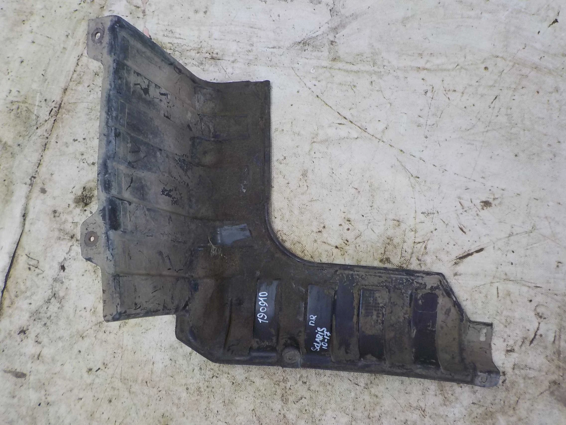 пыльник двс Hyundai Solaris I (2010—2014)  Право