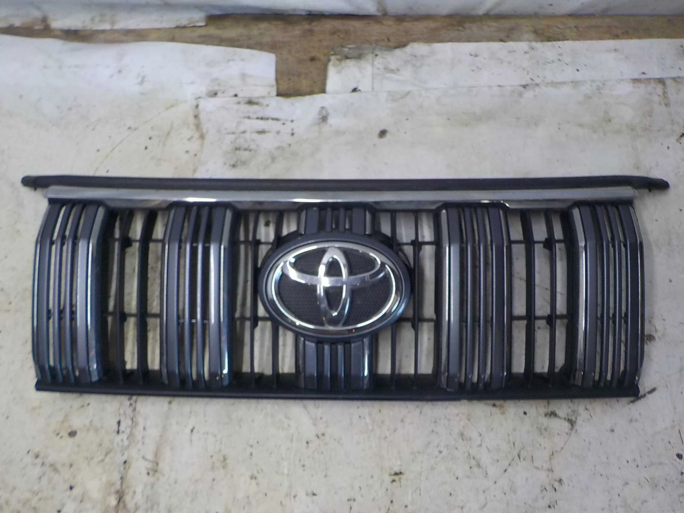 Решетка радиатора Toyota Land Cruiser Prado 150 рестайлинг 2 (2017—2025)
