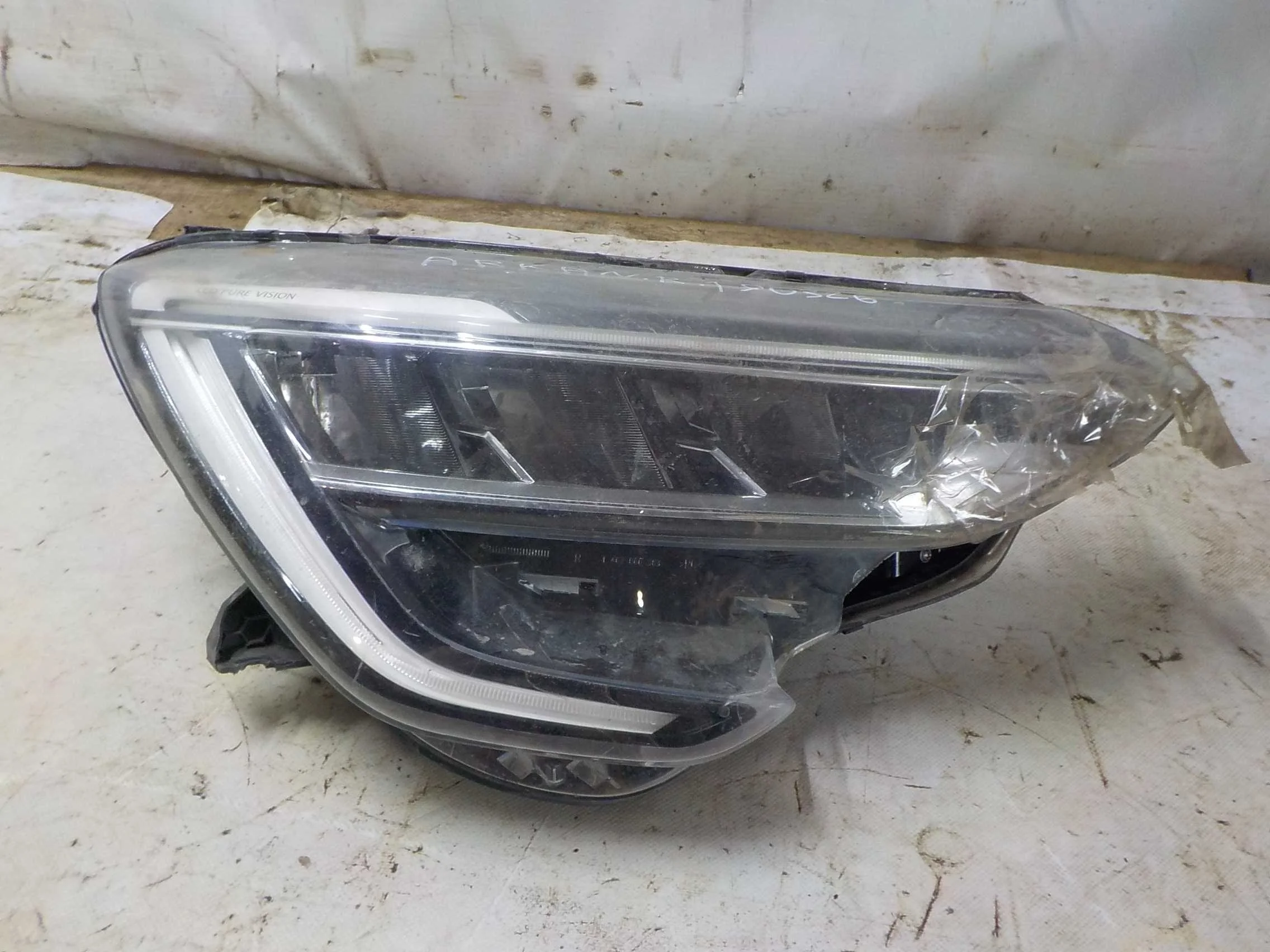 Фара Renault Arkana I (2019—2025)  Право