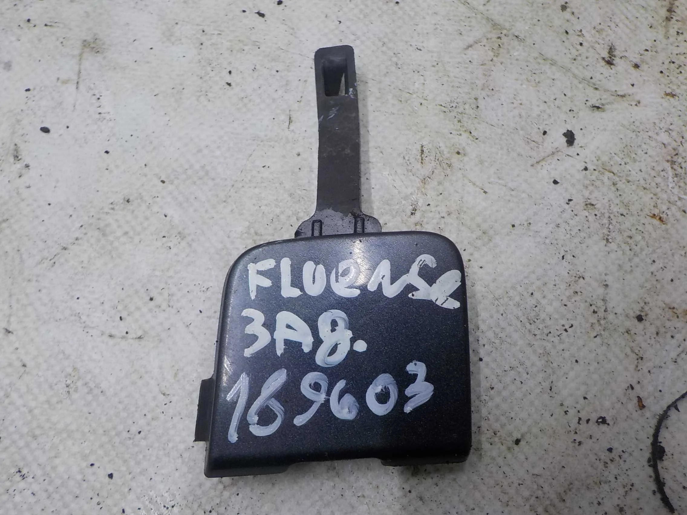 Заглушка буксировочного крюка Renault Fluence I (2009—2013) Зад