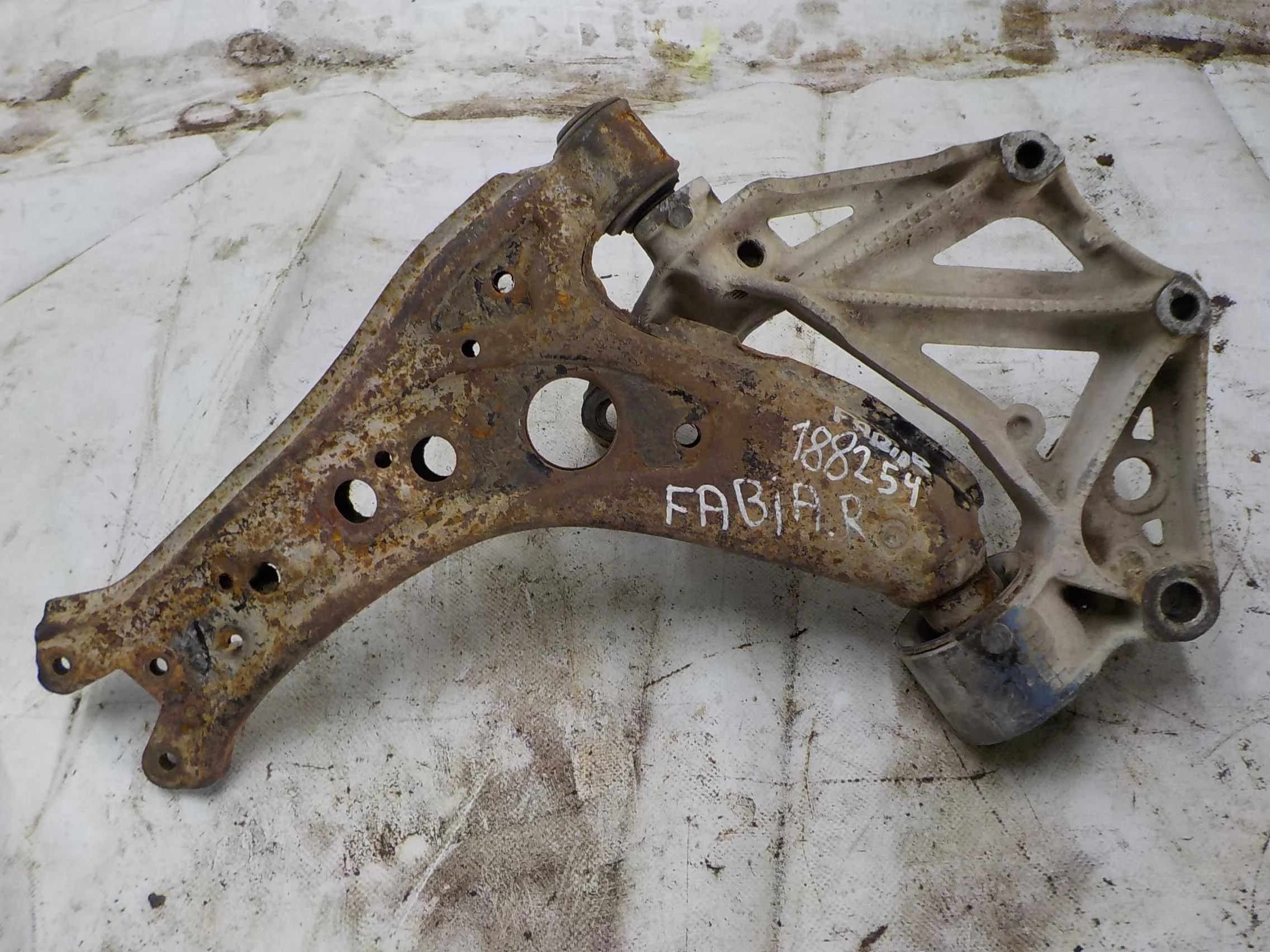 Рычаг Skoda Fabia II (2007—2010) Перед Право