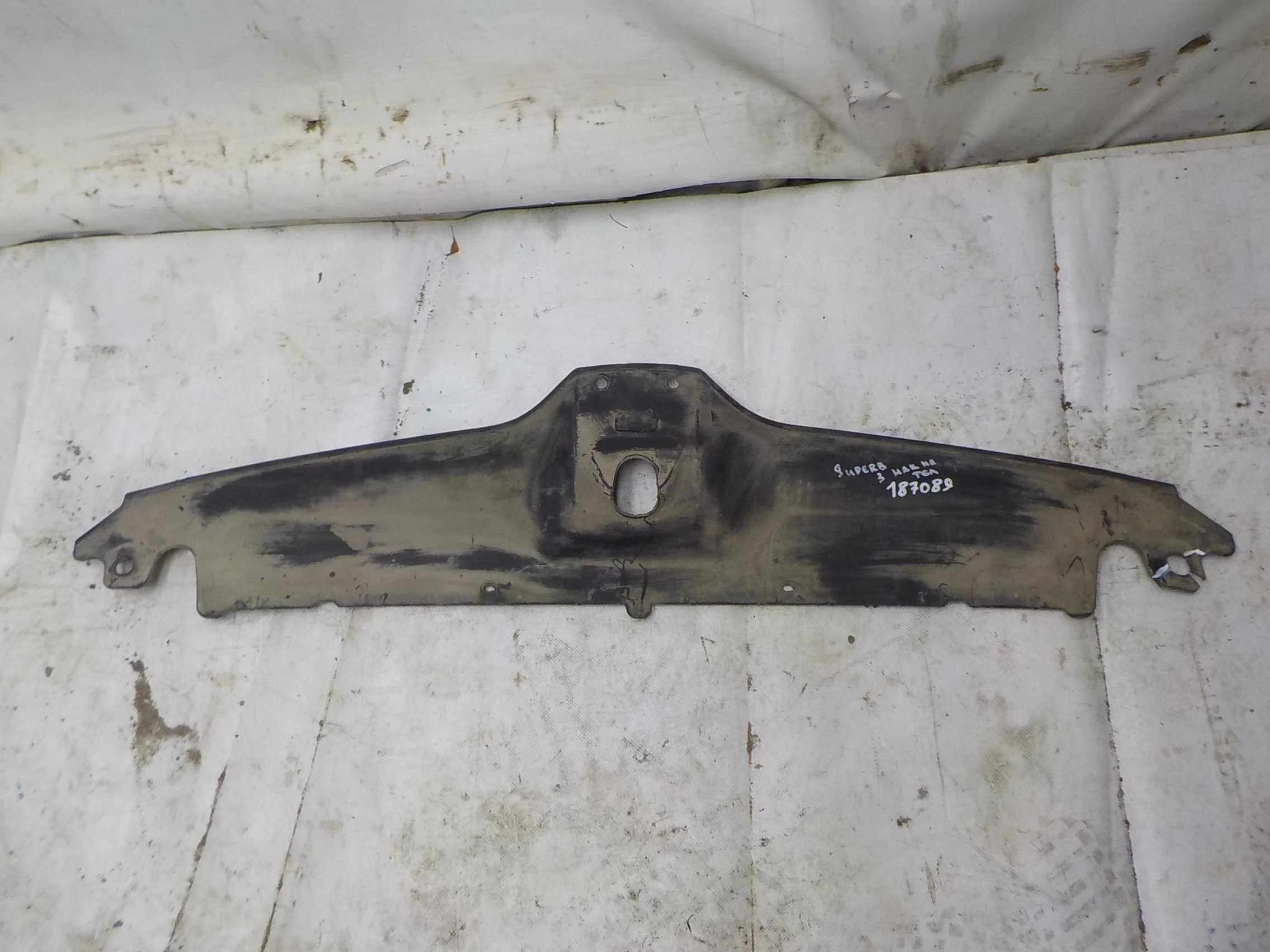 накладка на телевизор Skoda Superb II (2008—2013)