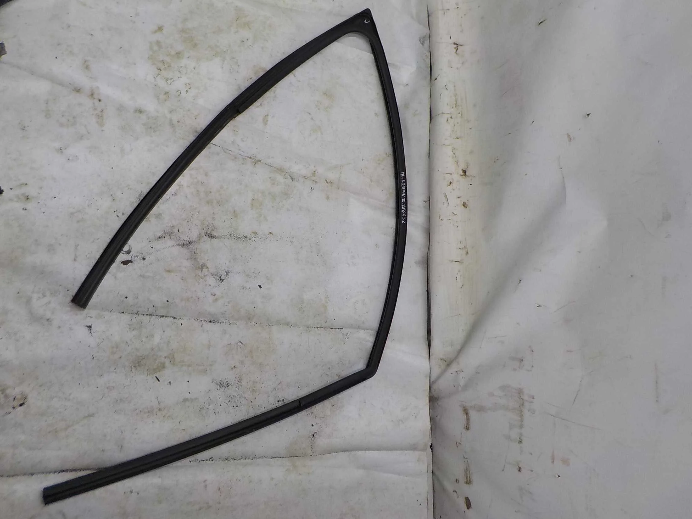 резинка дверная Renault Sandero Stepway II рестайлинг (2018—2022) Перед Лево