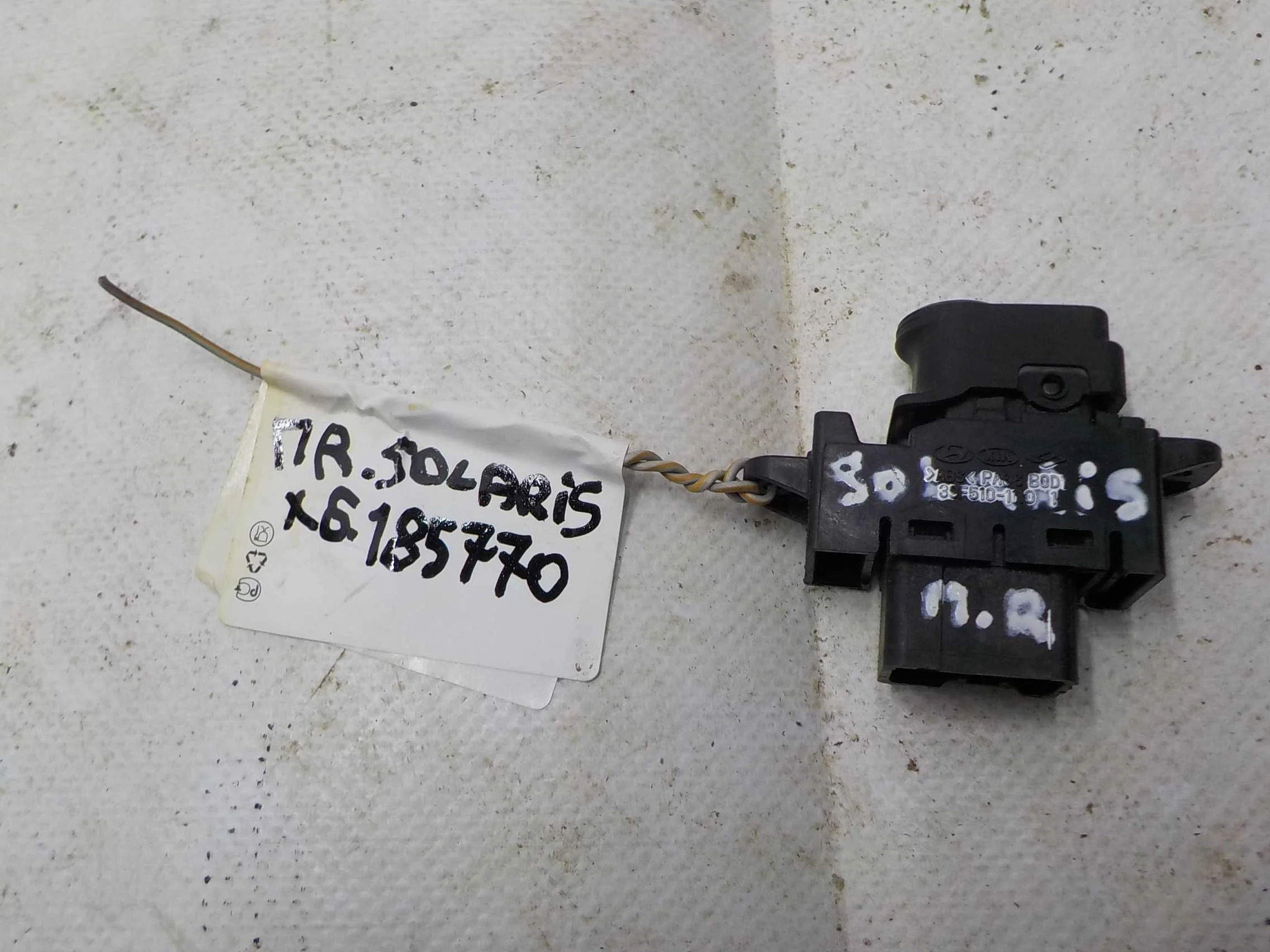 клавиши стеклоподъемников Hyundai Solaris I (2010—2014) Перед Право