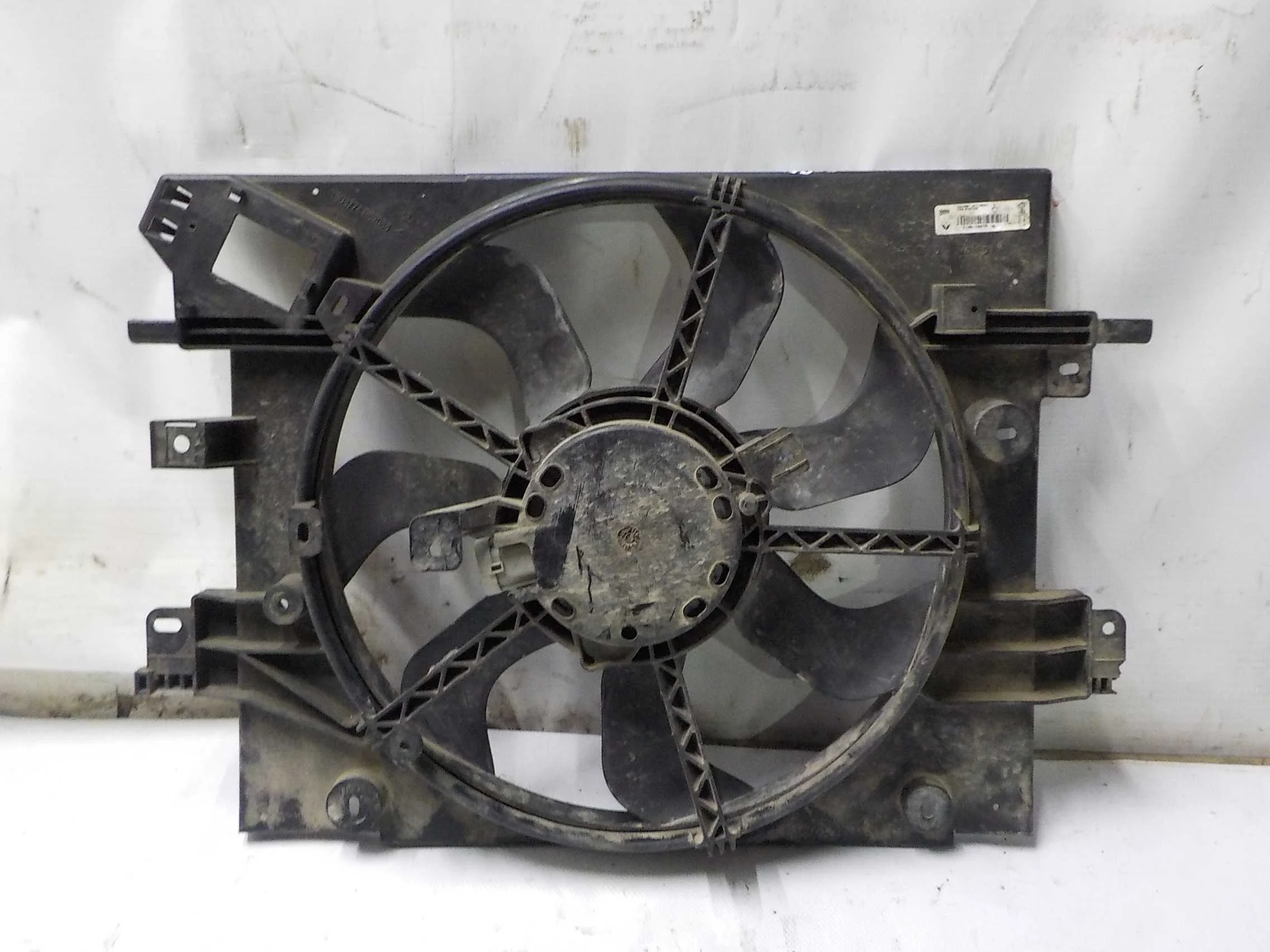 Диффузор радиатора Renault Logan II (2012—2018)