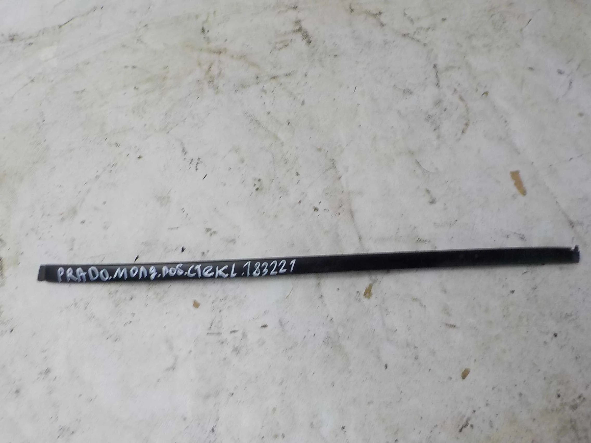 накладка лобового стекла Toyota Land Cruiser Prado 150 (2009—2013)  Лево