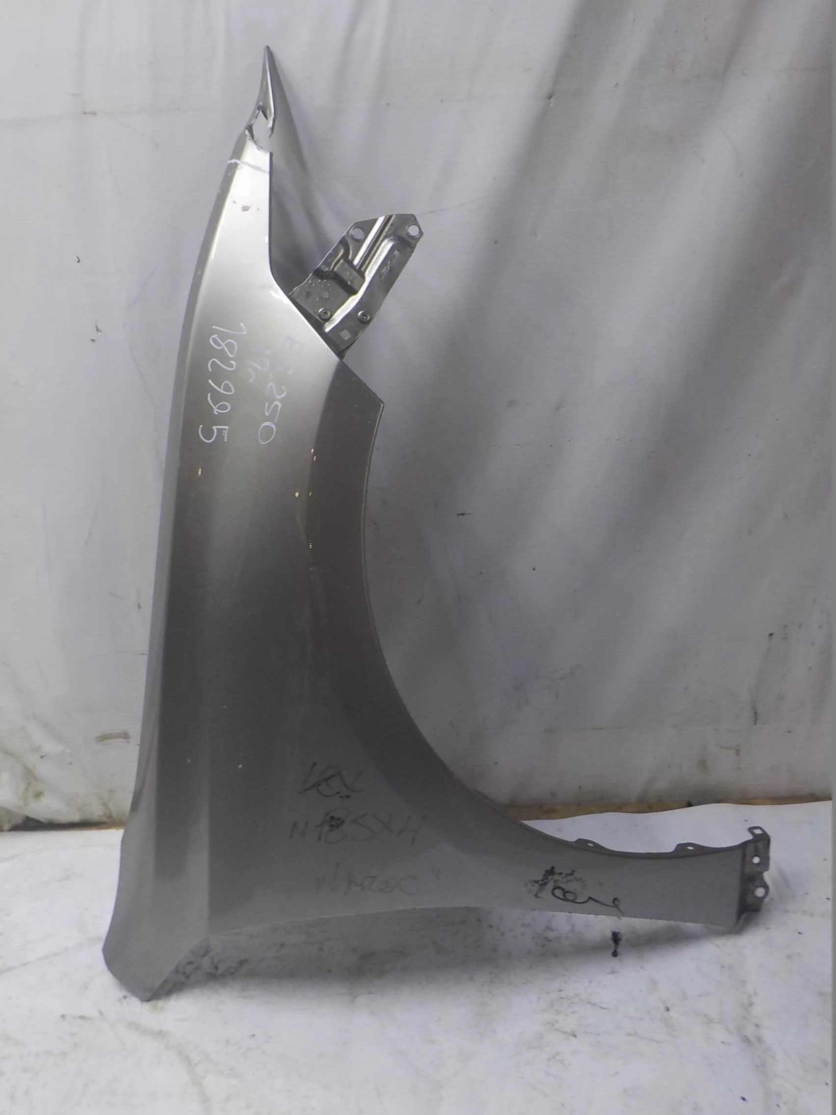 Крыло Lexus ES XV70 (2018—2021) Перед Право