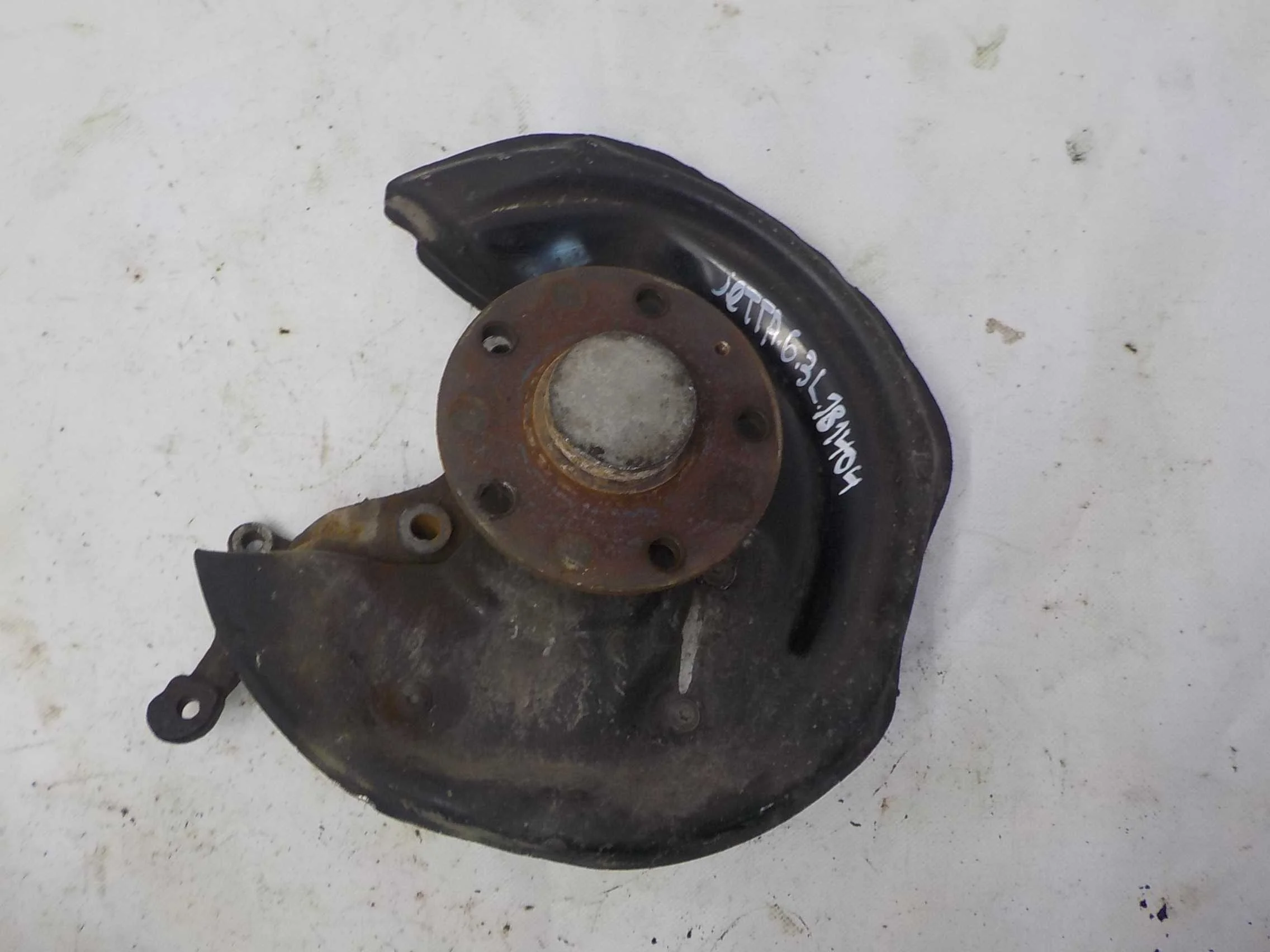 кулак поворотный Volkswagen Jetta VI (2010—2015) Зад Лево