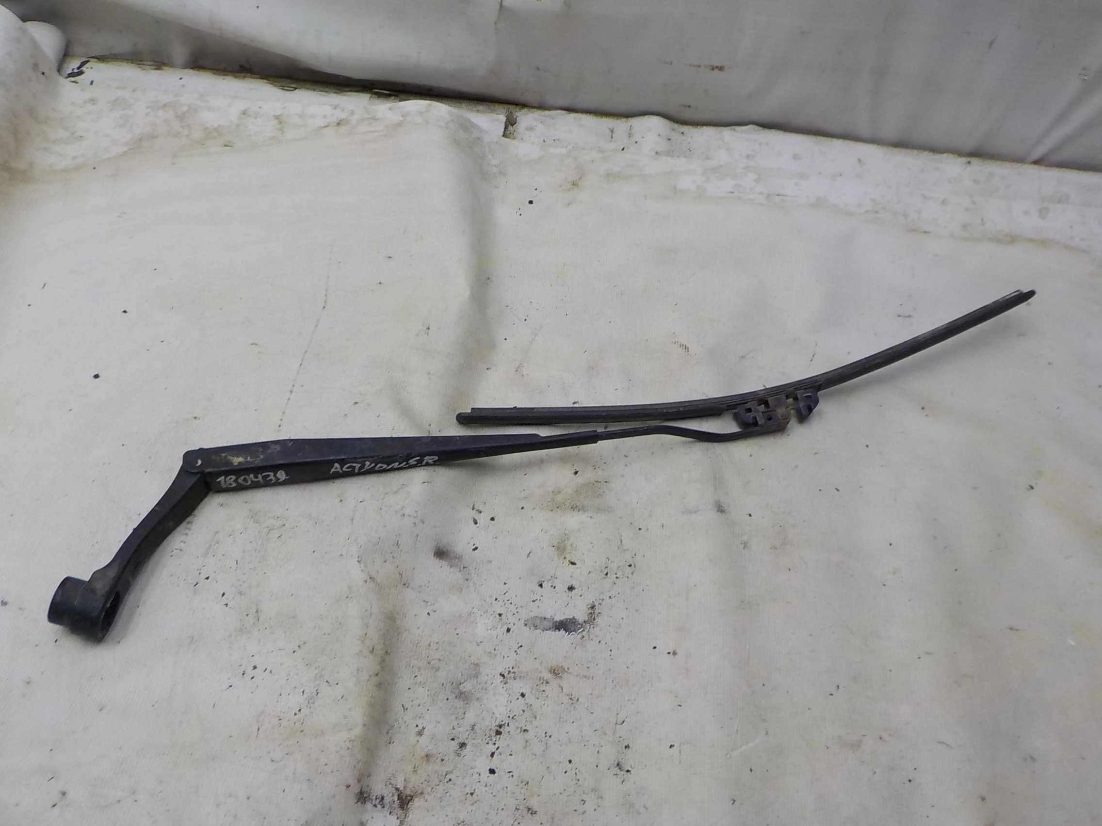 Поводок стеклоочистителя SsangYong Actyon Sports I рестайлинг (2012—2016)  Право