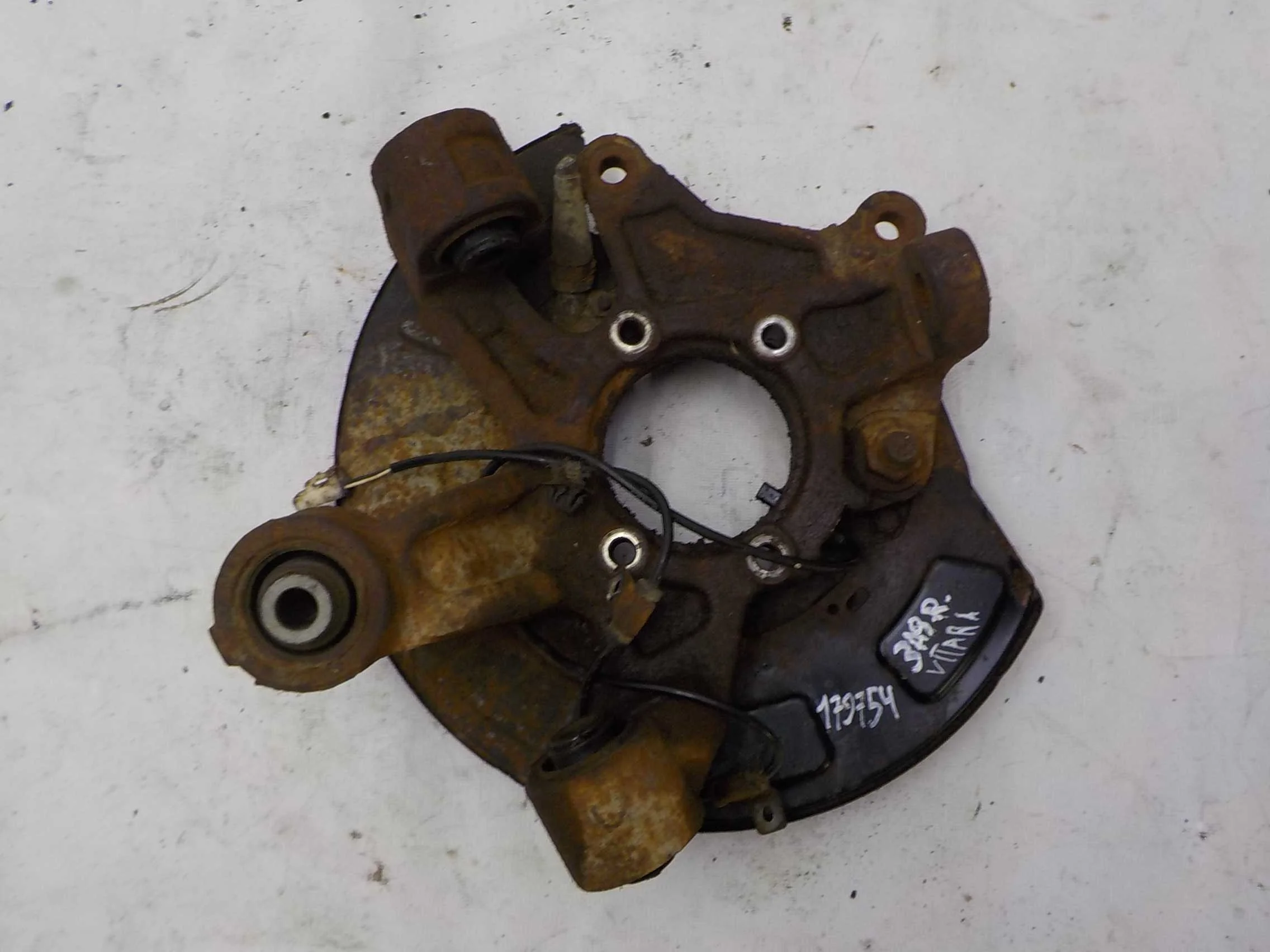 кулак поворотный Suzuki Grand Vitara II (2005—2008) Зад Право