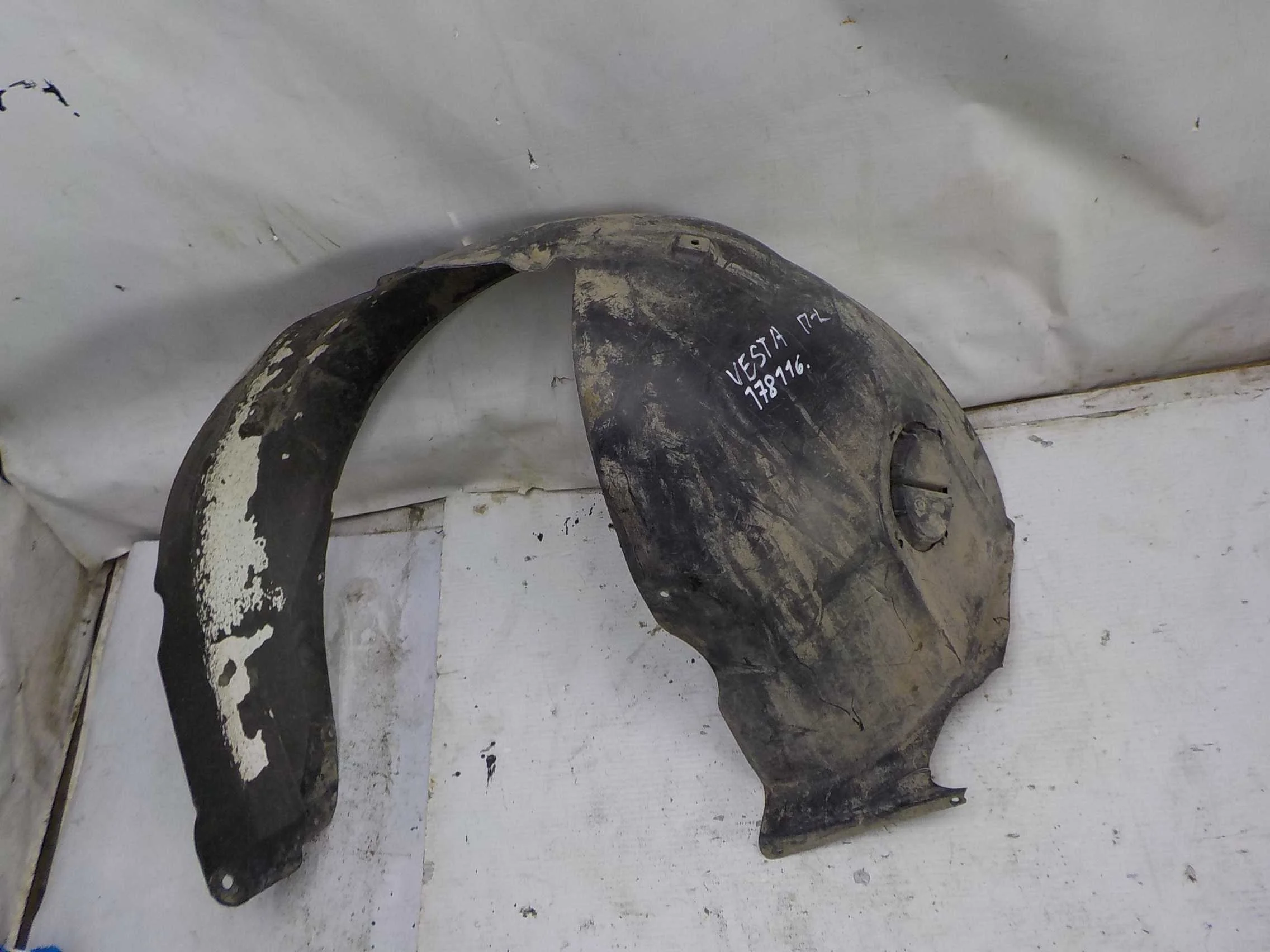 Подкрылок ВАЗ (LADA) Vesta I (2015—2023) Перед Лево