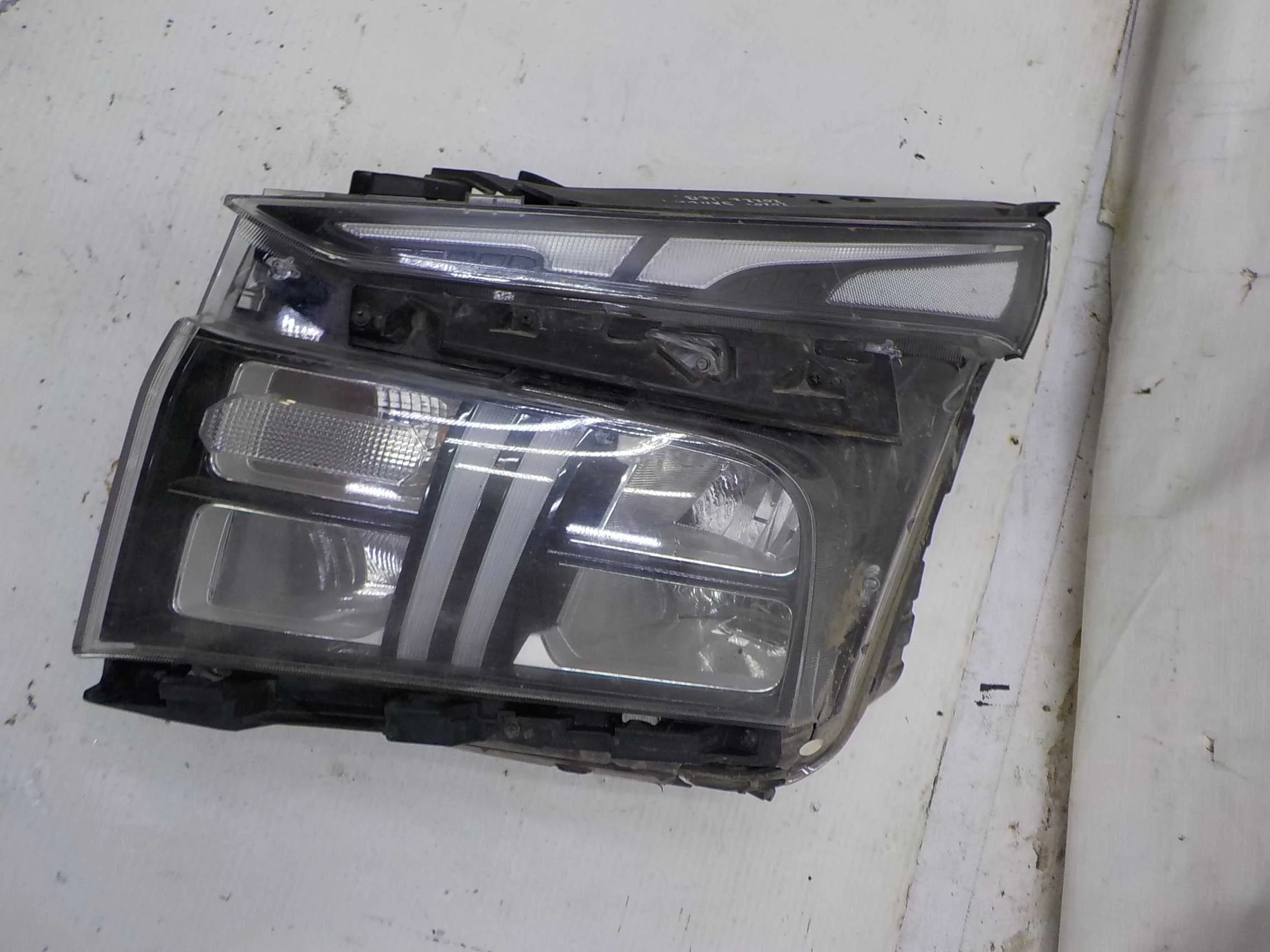 Фара Hyundai Santa Fe IV рестайлинг (2020—2025) Лево