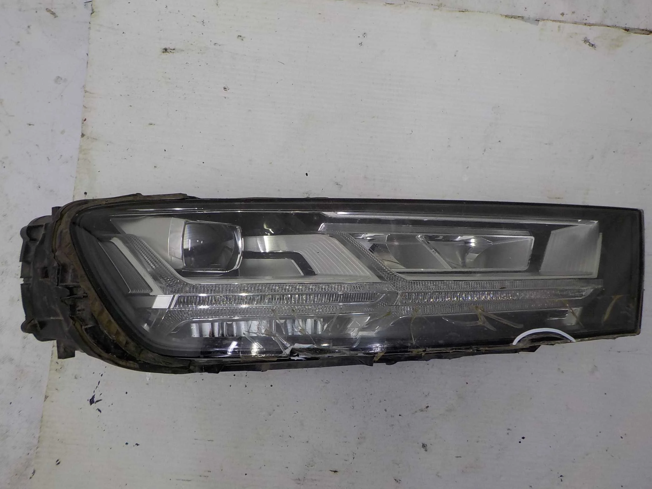 Фара Audi Q7 4M (2015—2020) Право