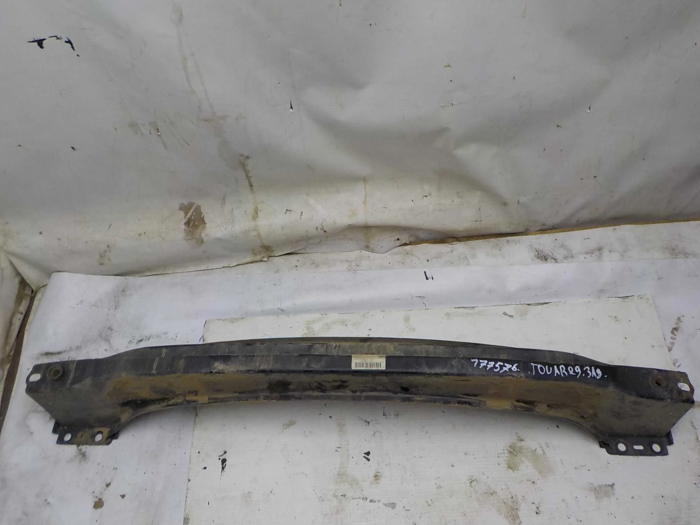 Усилитель бампера Volkswagen Touareg II (2010—2014) Зад