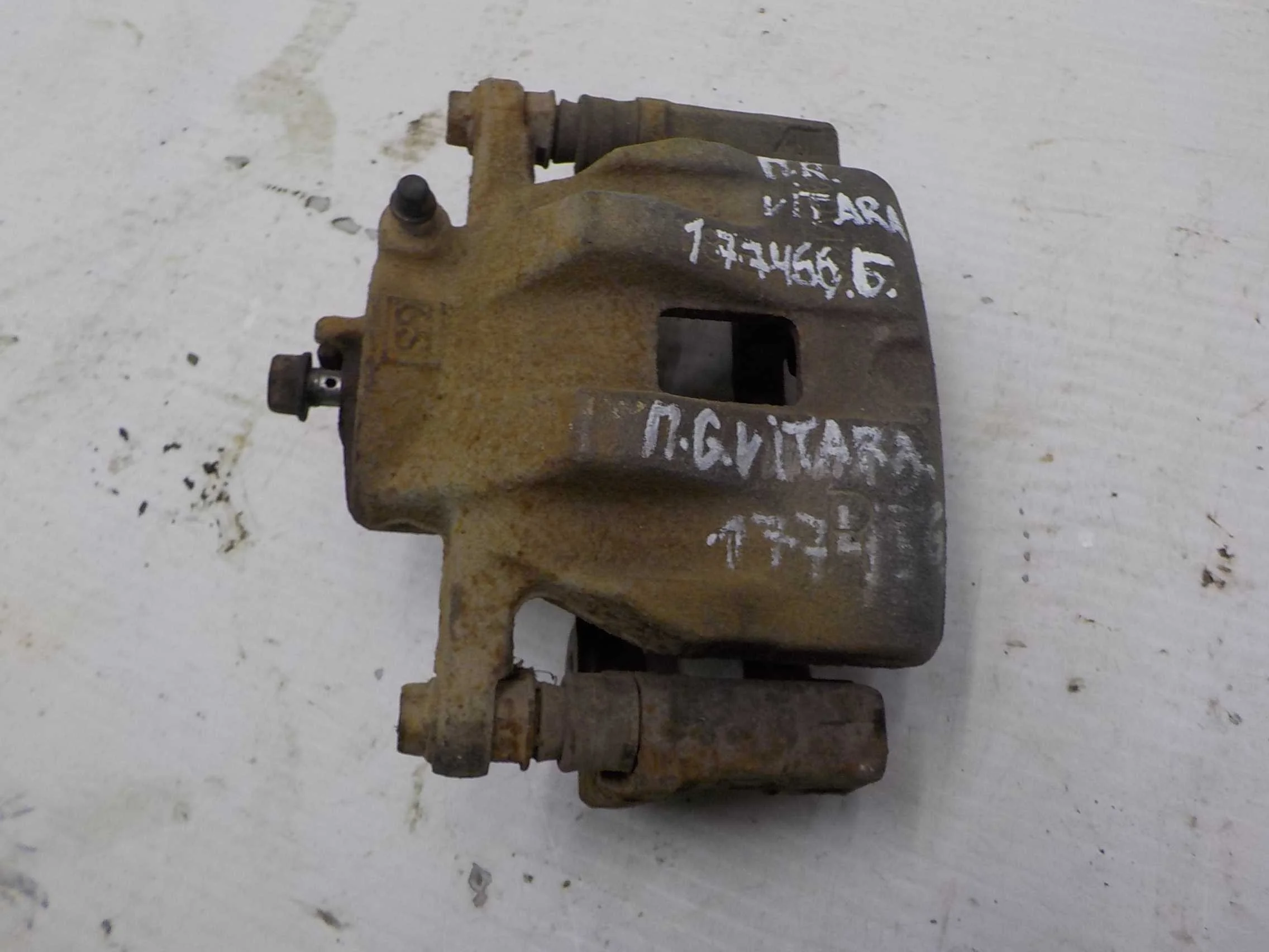 суппорт Suzuki Grand Vitara II (2005—2008) Перед Право