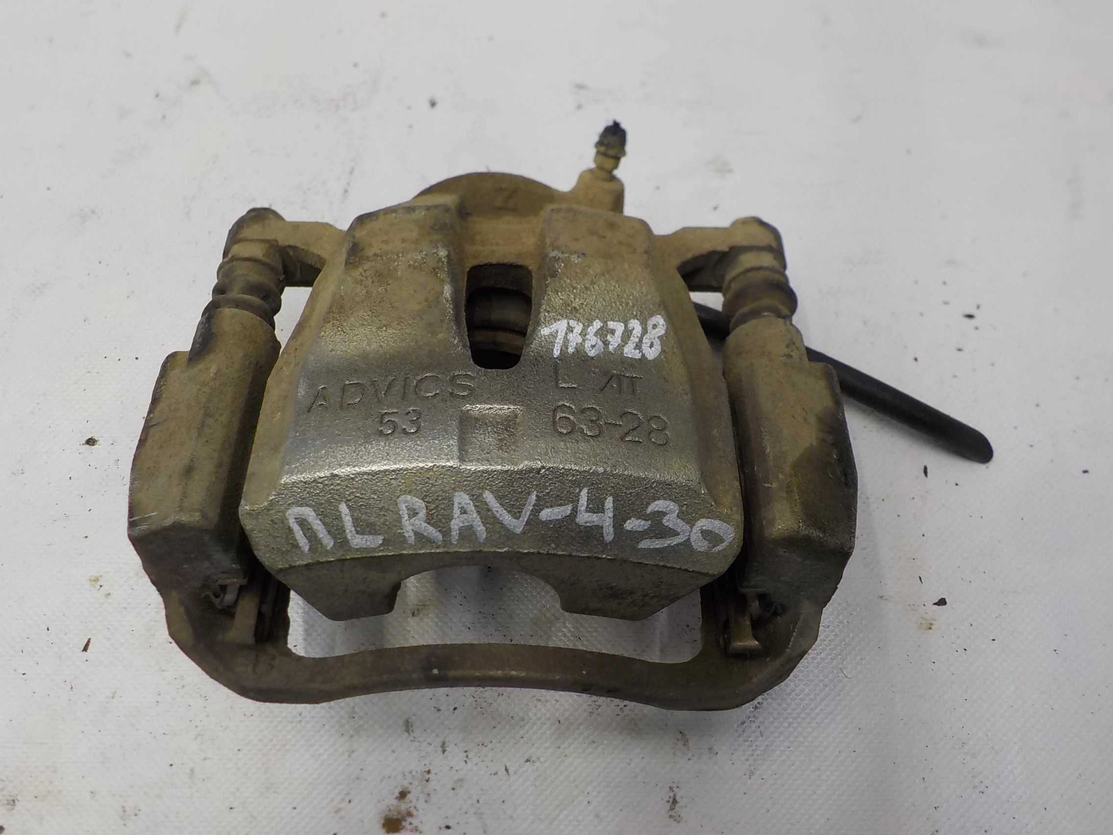 суппорт Toyota RAV4 IV рестайлинг (2015—2019) Перед Лево