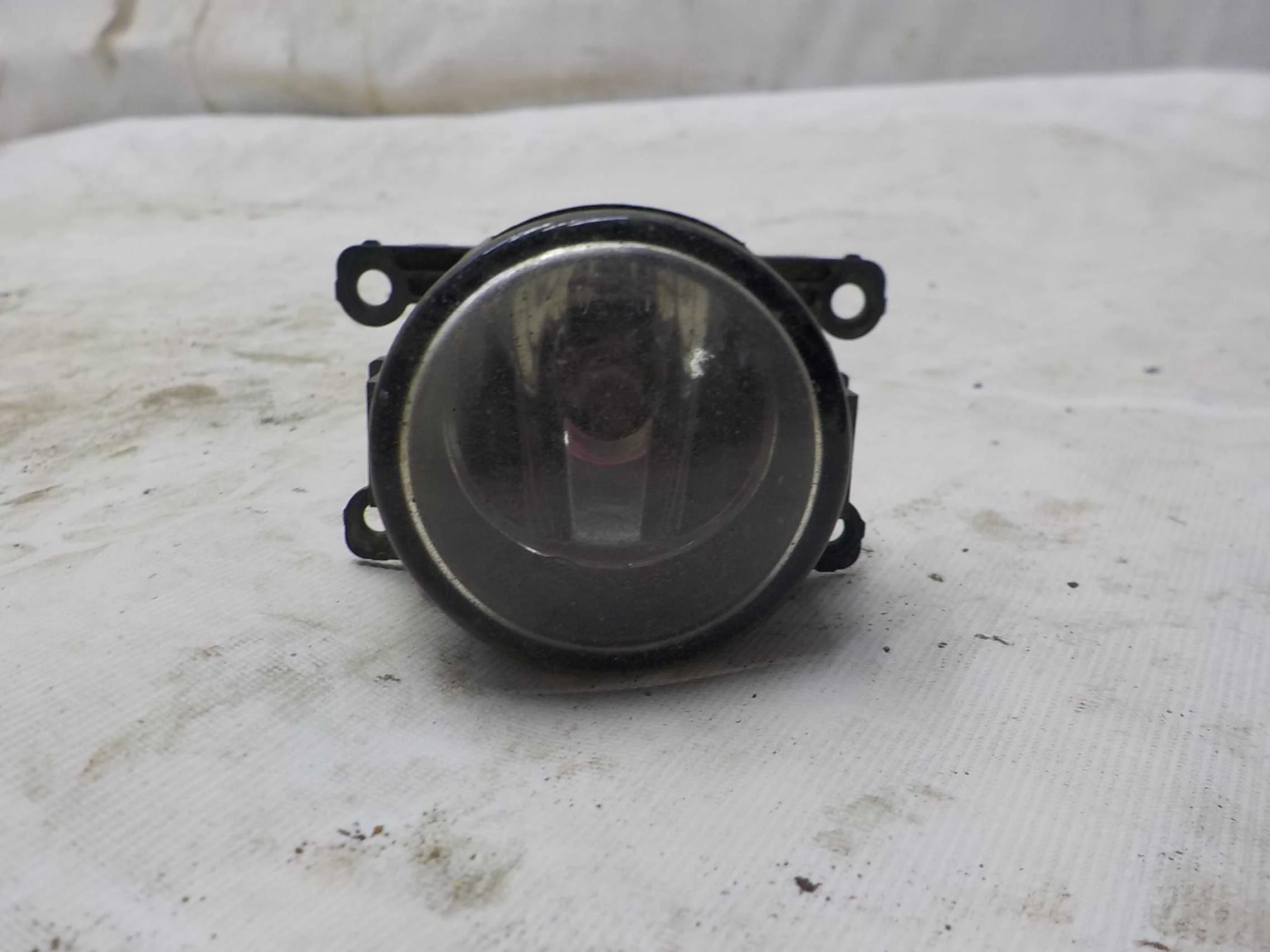 туманка Renault Logan I рестайлинг (2009—2015) Перед