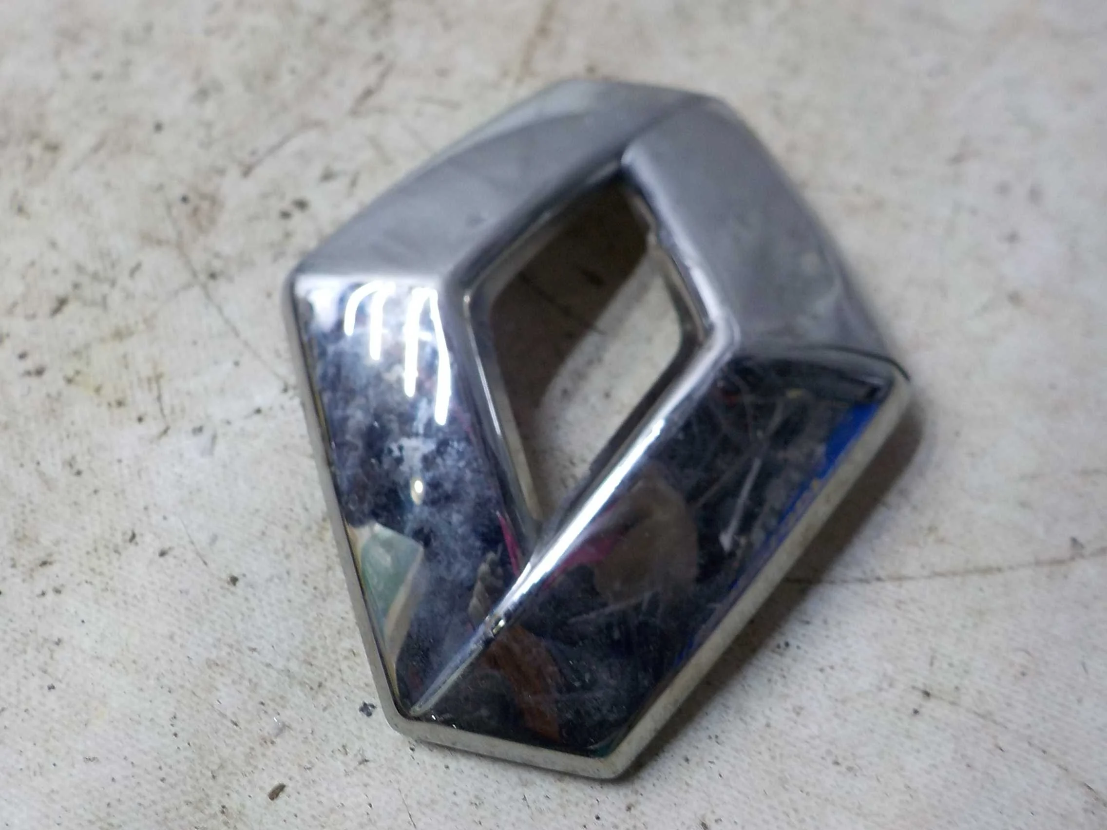 Эмблема Renault Fluence I (2009—2013) Перед