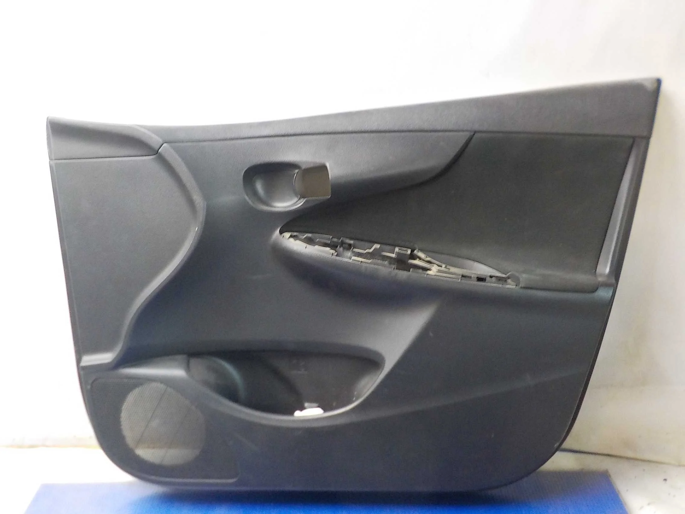 Обшивка двери Toyota Corolla X (2006—2010) Перед Право