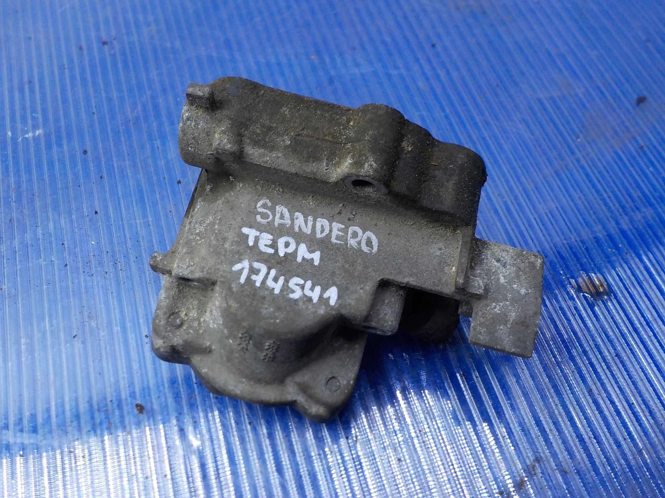 Корпус термостата Renault Logan I (2004—2009)