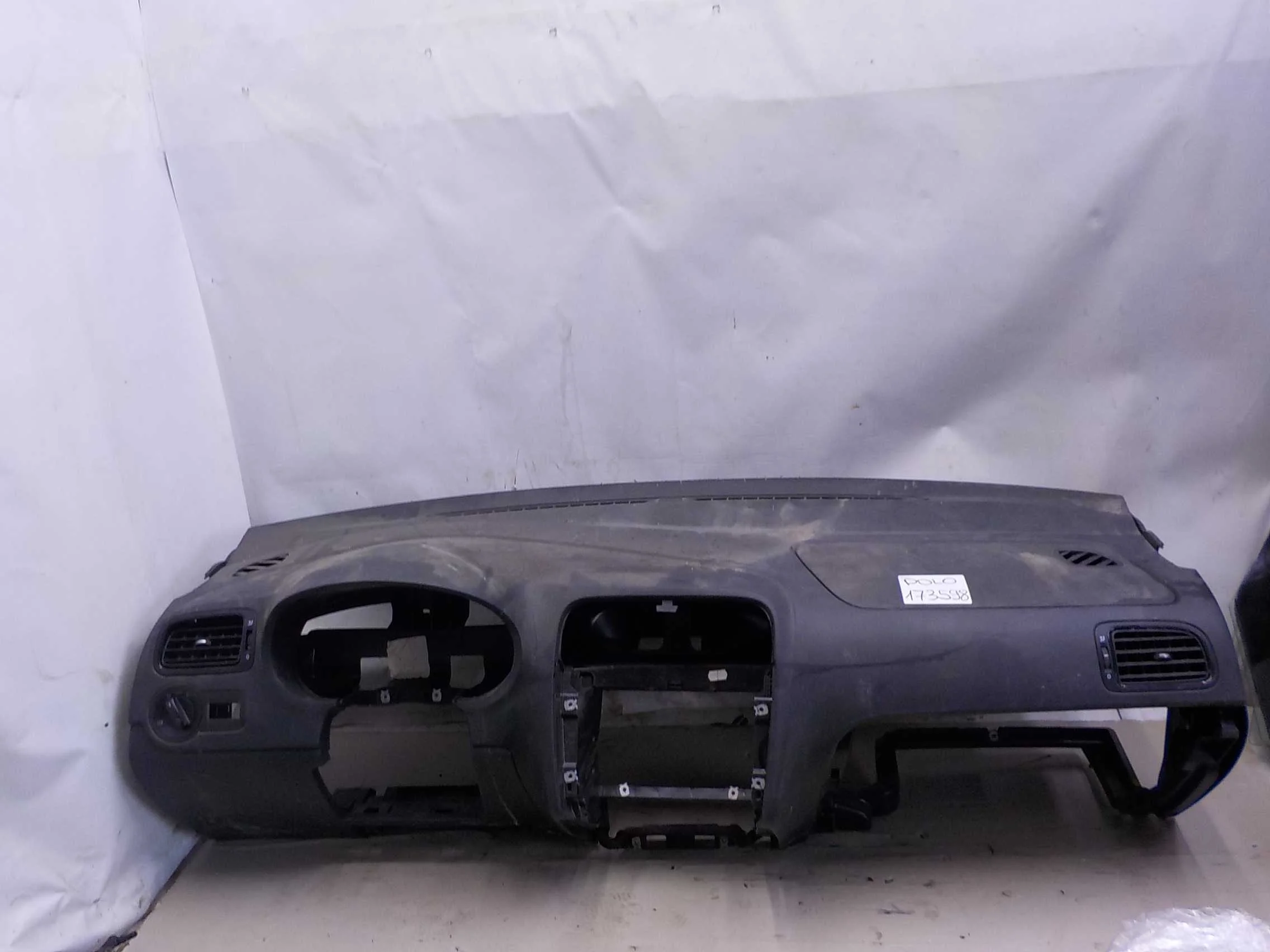 Торпедо Volkswagen Polo V (2009—2015)