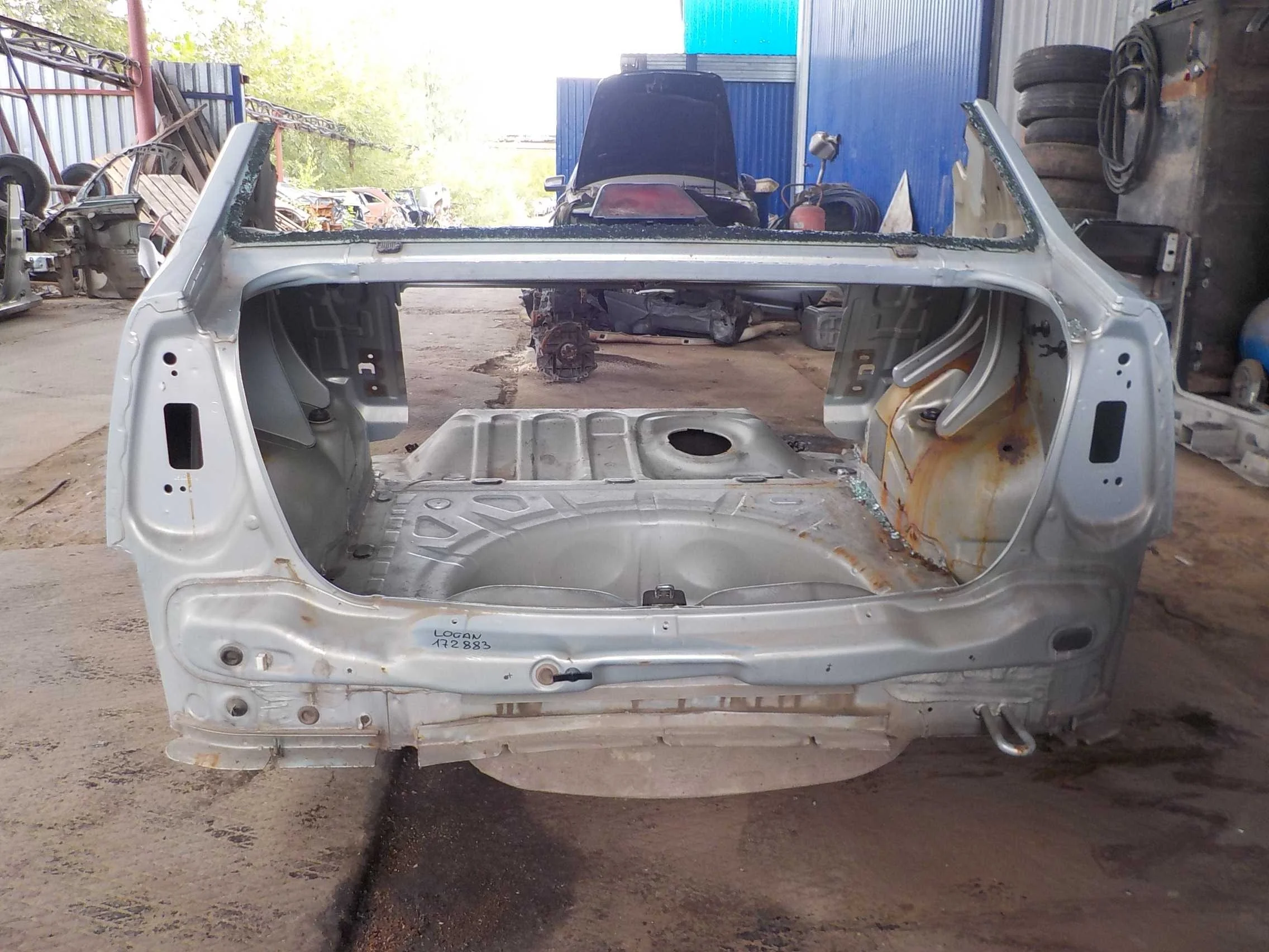 задняя панель кузова Renault Logan I (2004—2009)