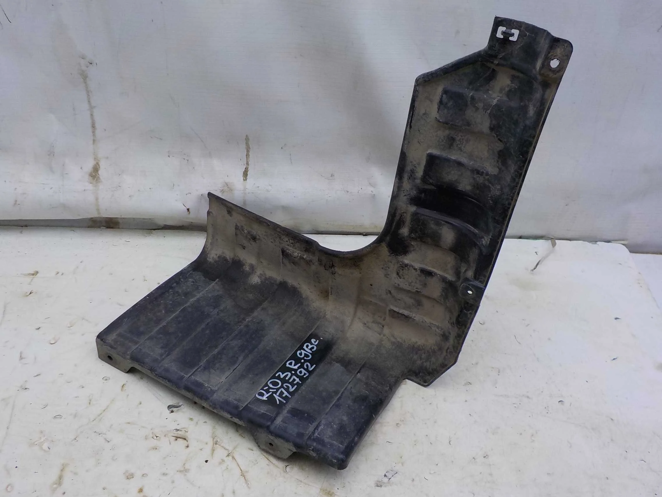 пыльник двс Hyundai Solaris I (2010—2014)  Право