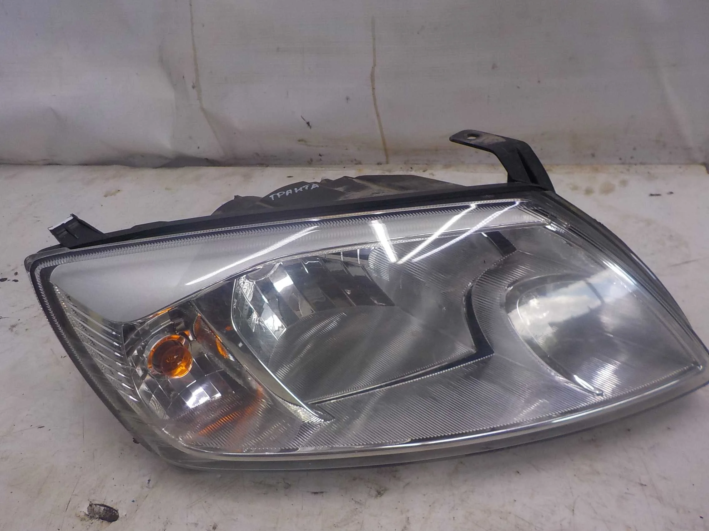 Фара ВАЗ (LADA) Granta I (2011—2018)  Право