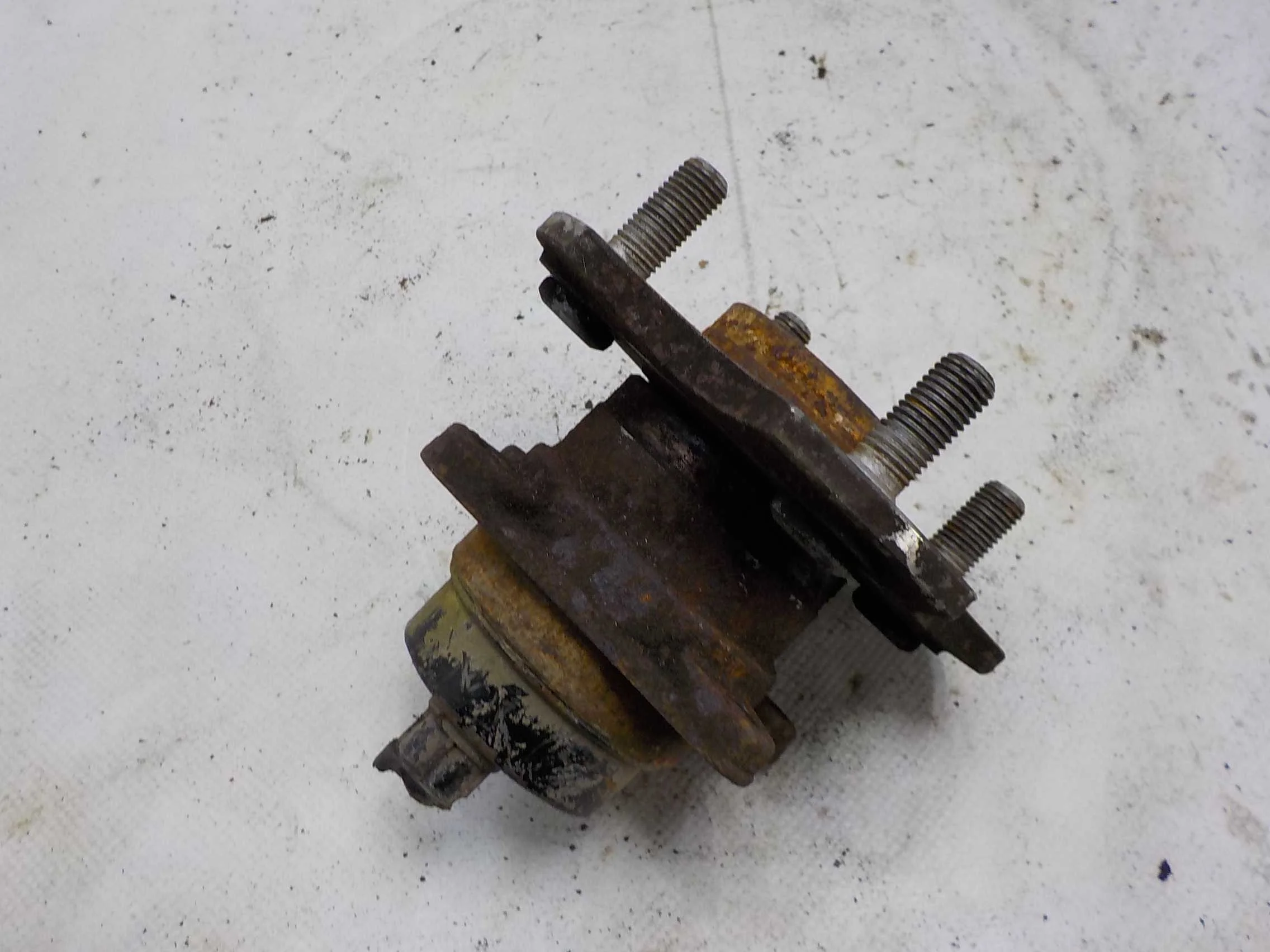 Ступица Geely MK Cross I (2010—2016) Зад