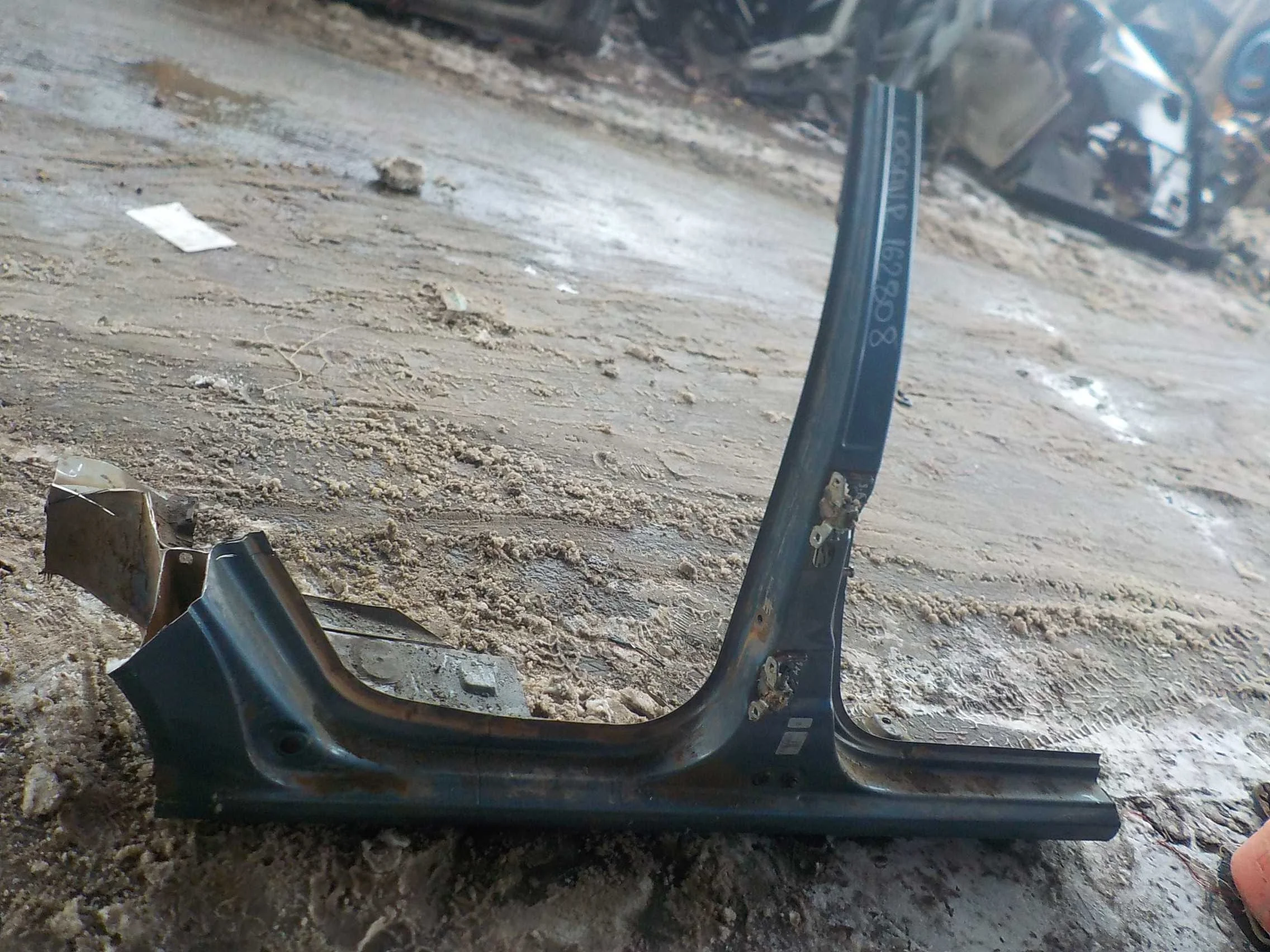 боковина кузова Renault Logan I (2004—2009)  Право