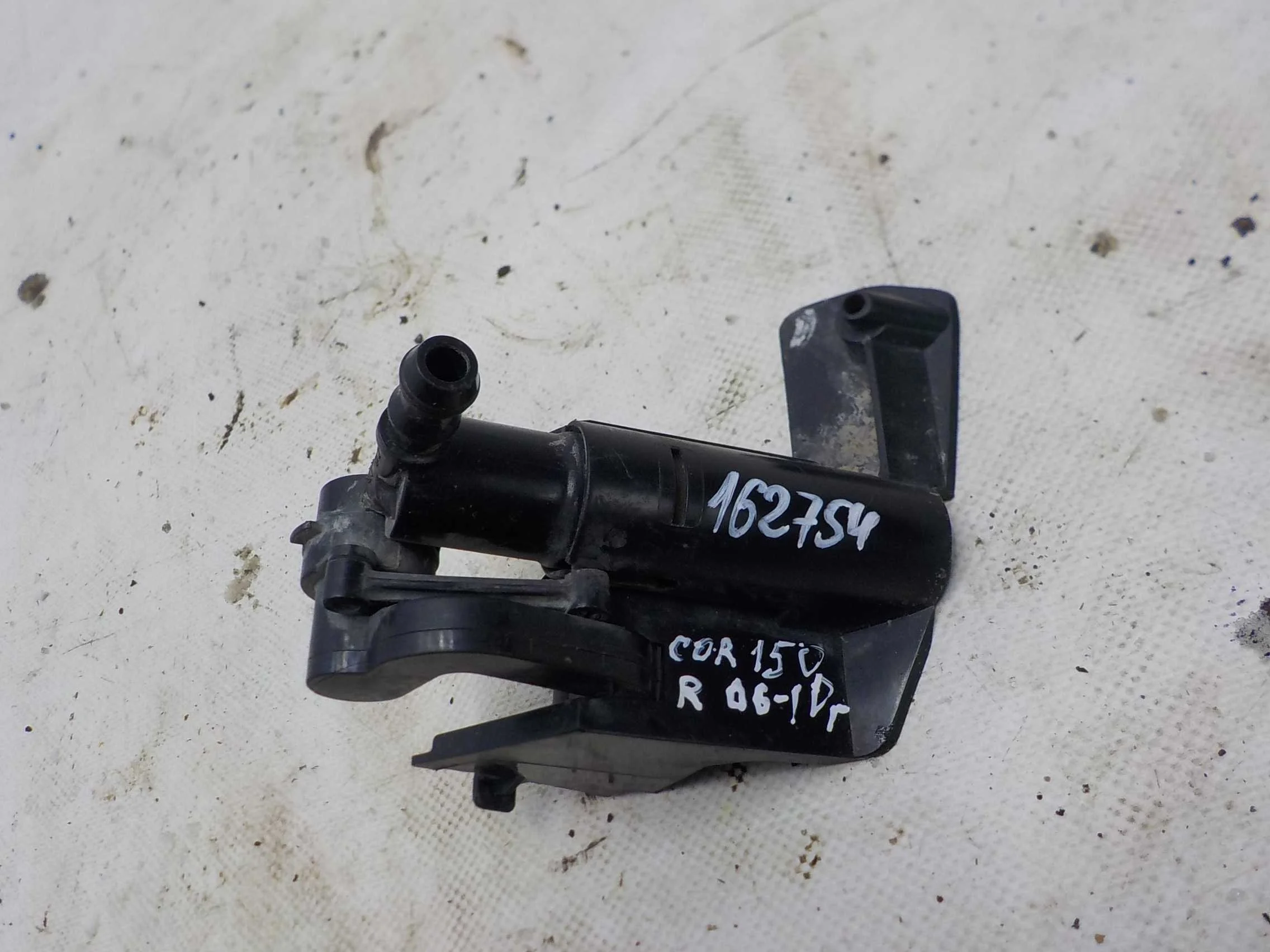 форсунка омывателя Toyota Corolla X (2006—2010) Перед Право