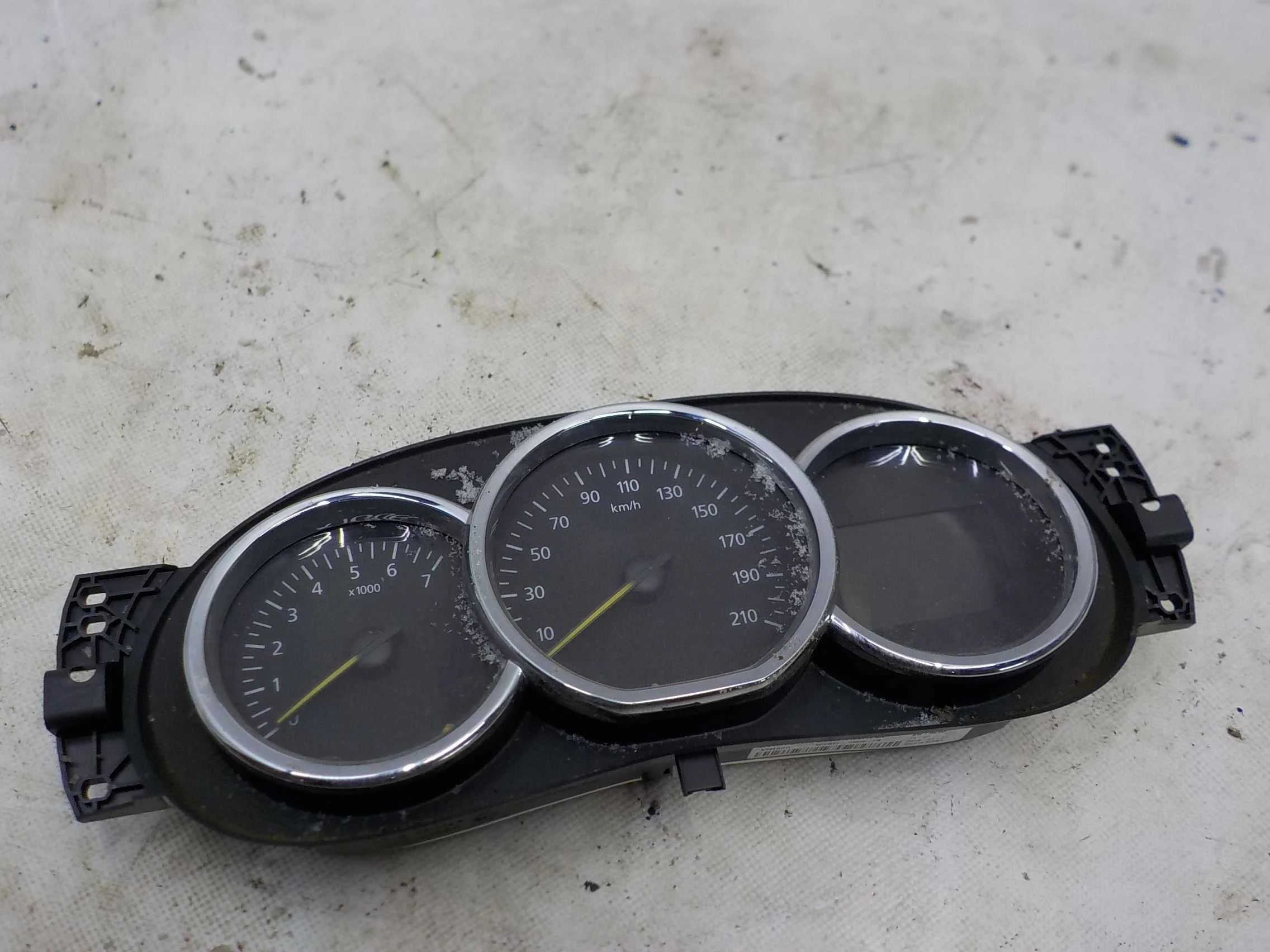 Панель приборов Renault Logan II (2012—2018)