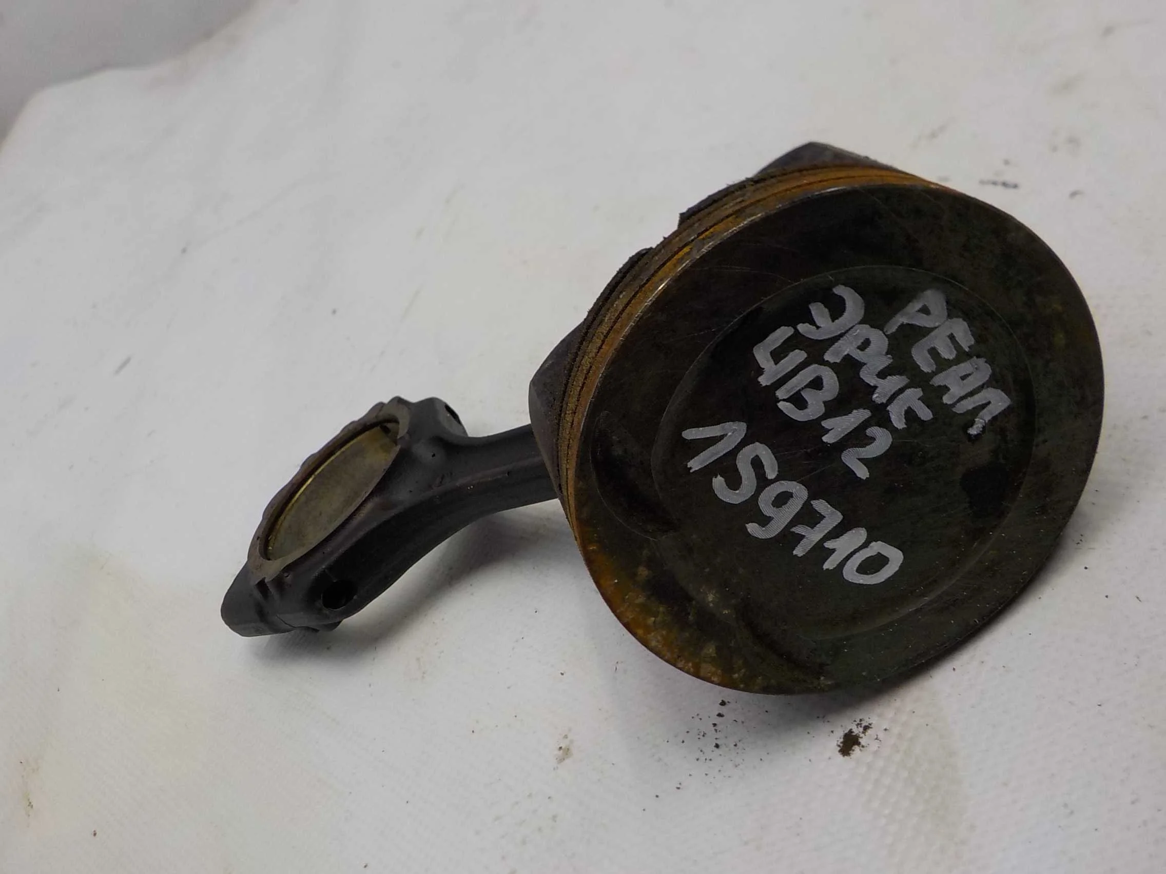 Поршень с шатуном Mitsubishi Outlander II (2005—2009)