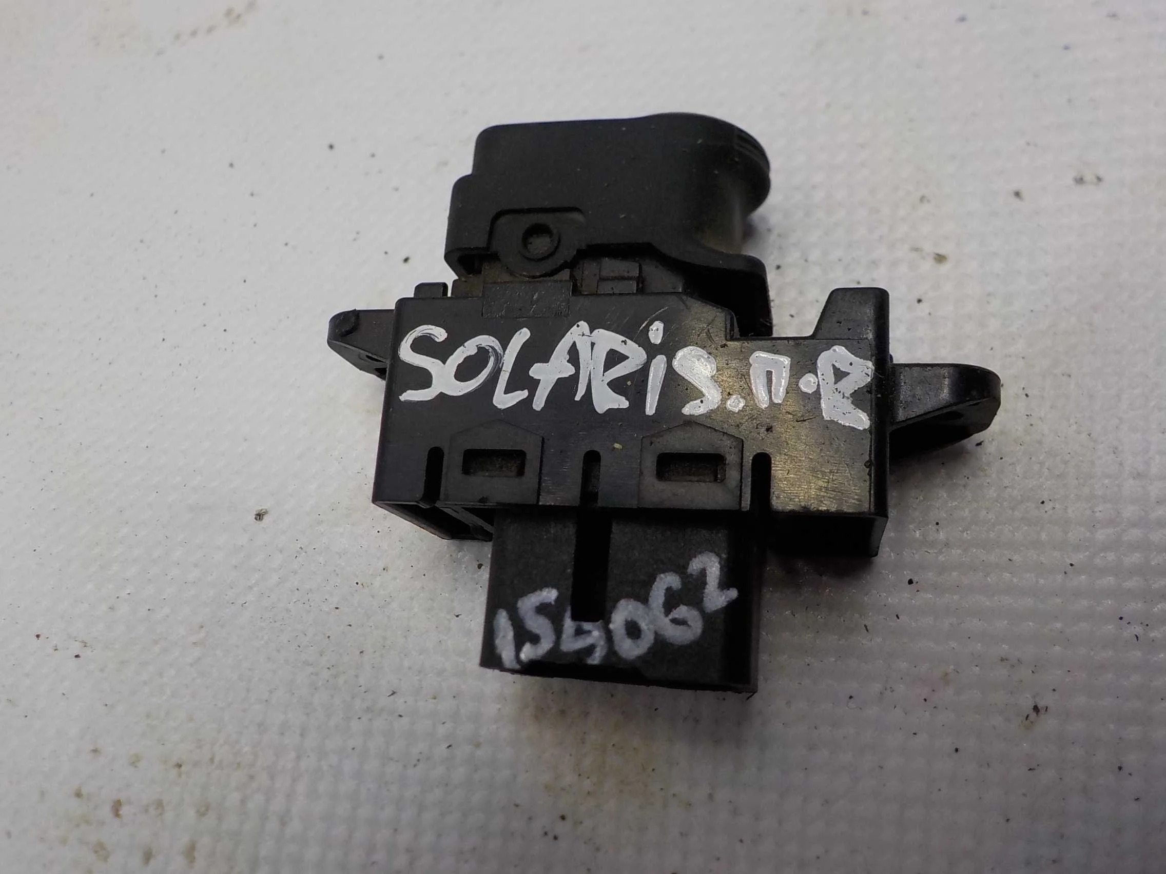 клавиши стеклоподъемников Hyundai Solaris I (2010—2014) Перед Право