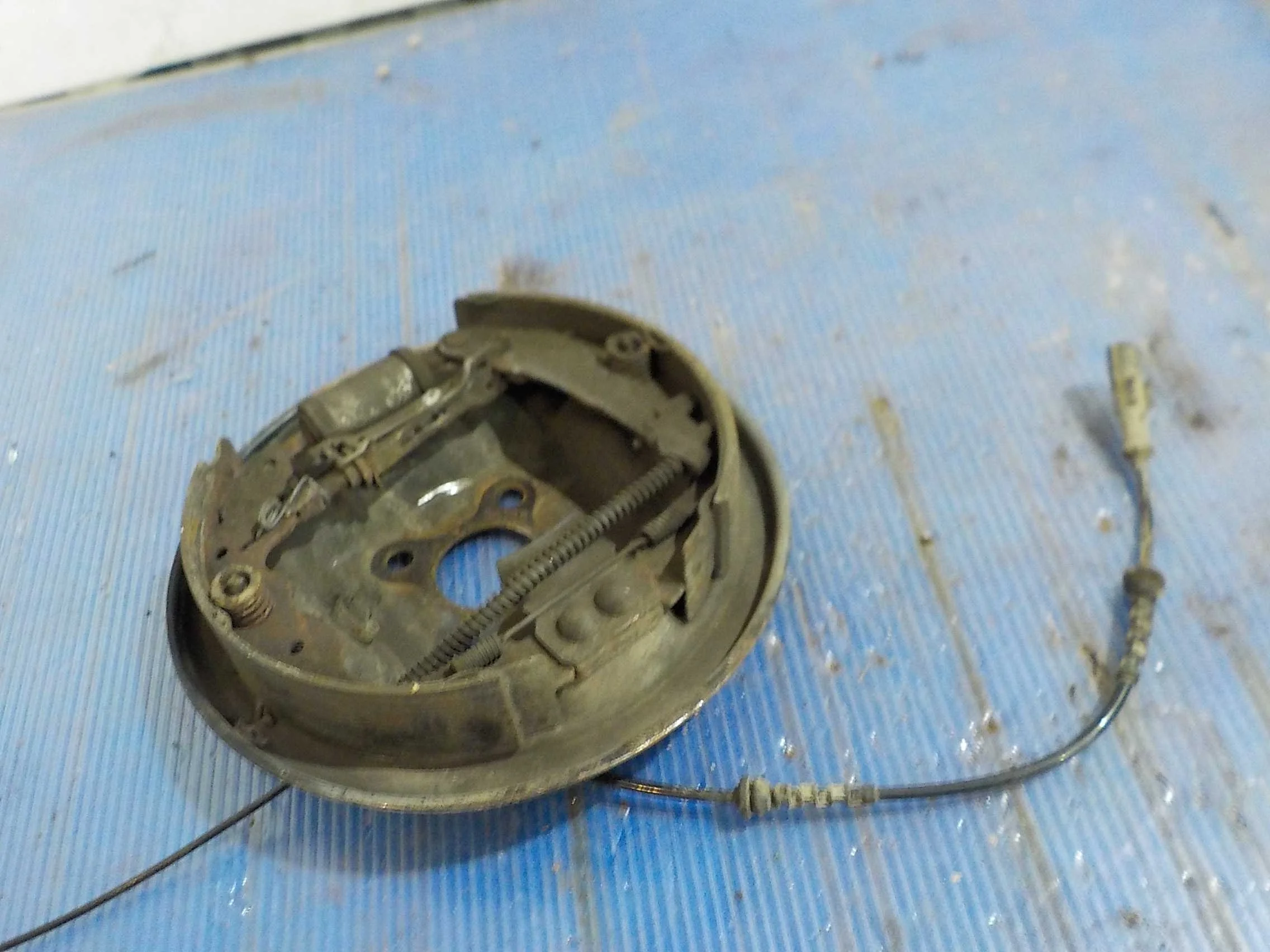 кожух тормозного диска ВАЗ (LADA) Largus I (2012—2021)  Лево