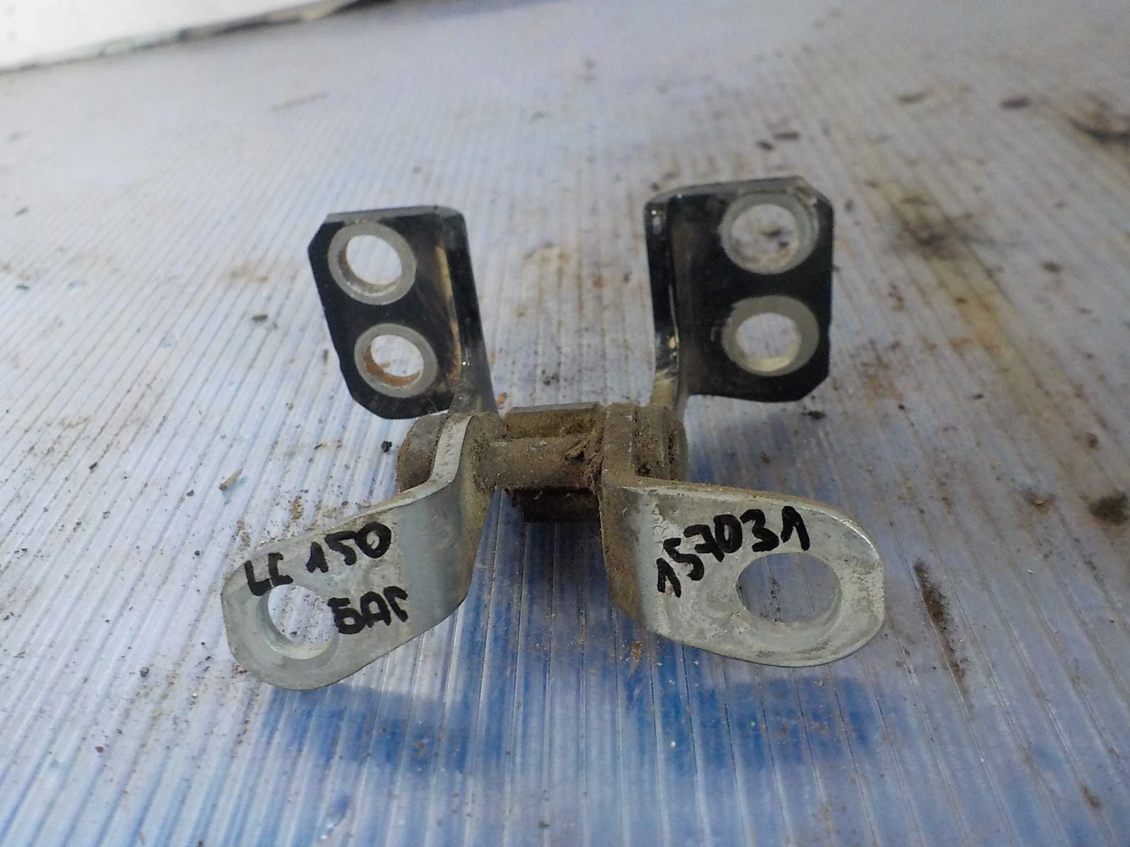 Петля крышки багажника Toyota Land Cruiser Prado 150 (2009—2013)